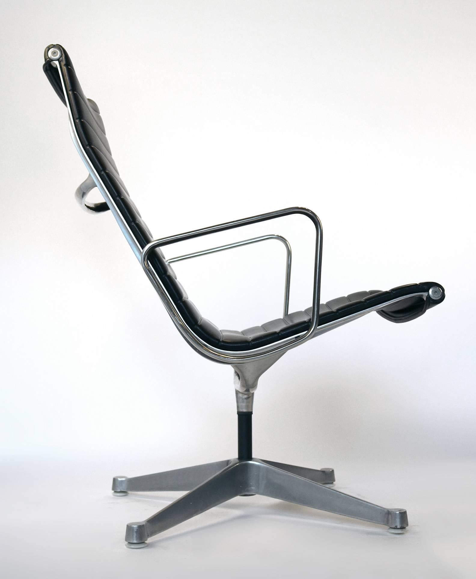 eames swivel lounge chair