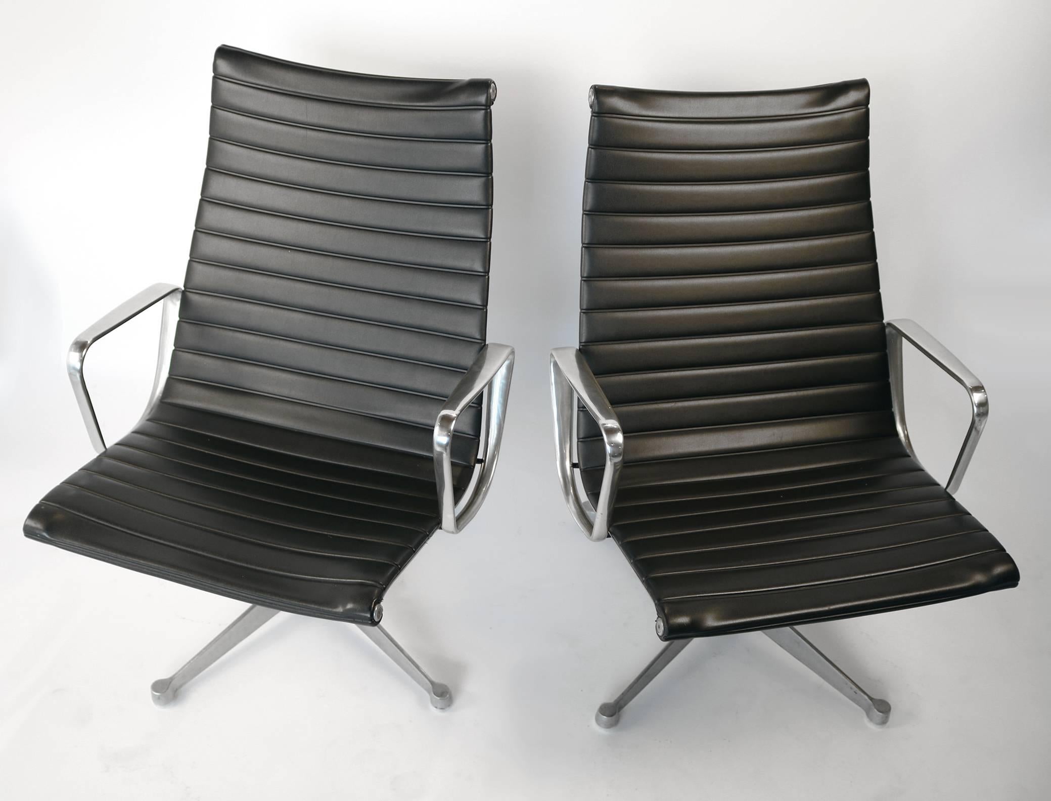 Early original Charles Eames for Herman Miller Aluminum group lounge chairs. Very good original condition with the desirable polished aluminum arms.