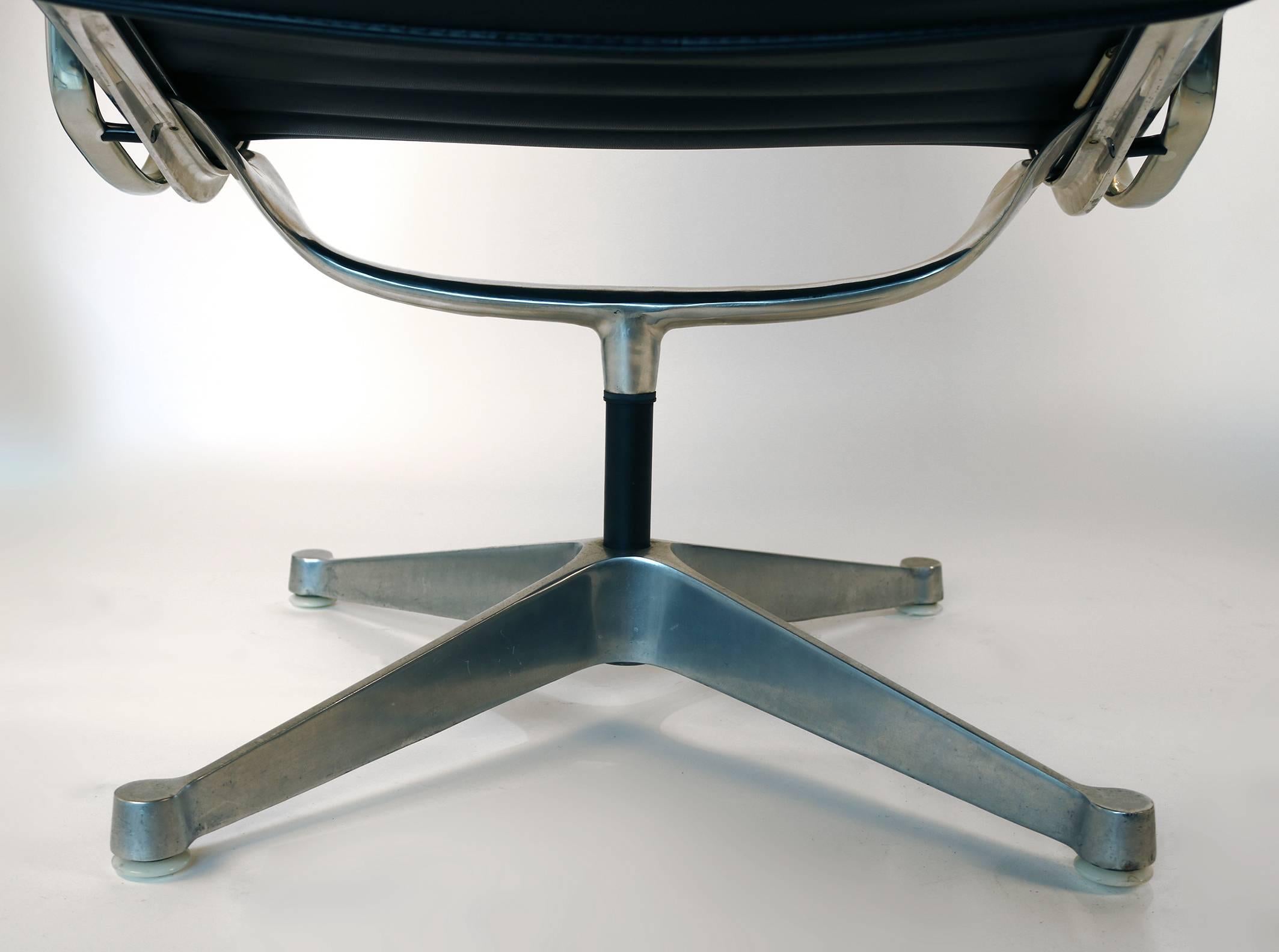 20th Century Charles Eames for Herman Miller Aluminium Group Swivel Lounge Chairs