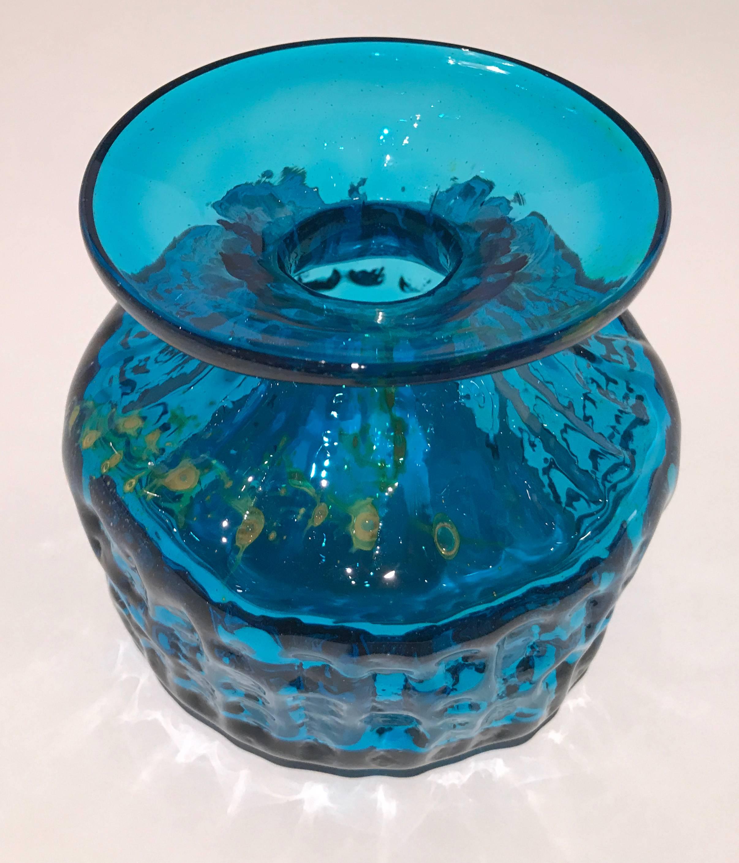 Mid-Century Modern Vase en verre signé Michael Harris pour MDina en vente