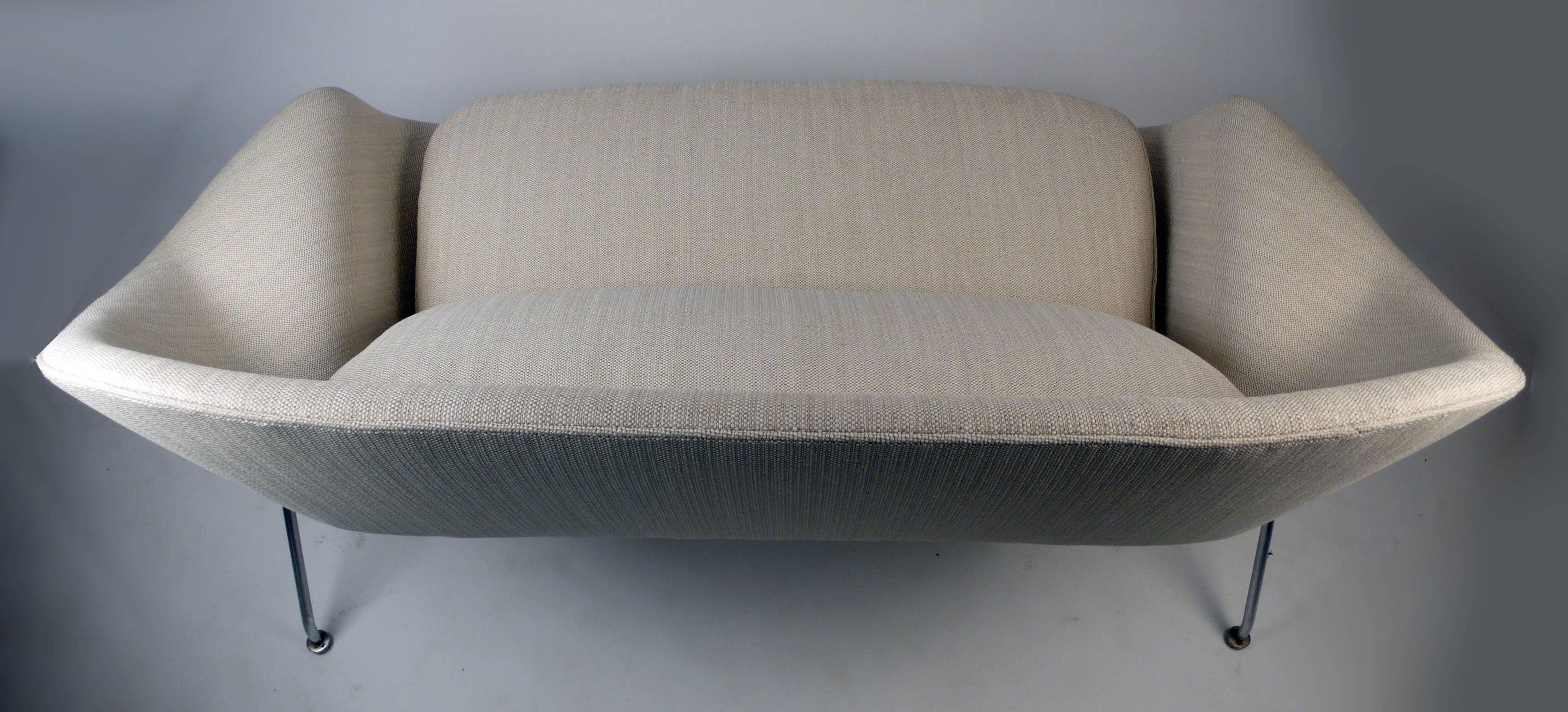 American Womb Sofa by Eero Saarinen for Knoll