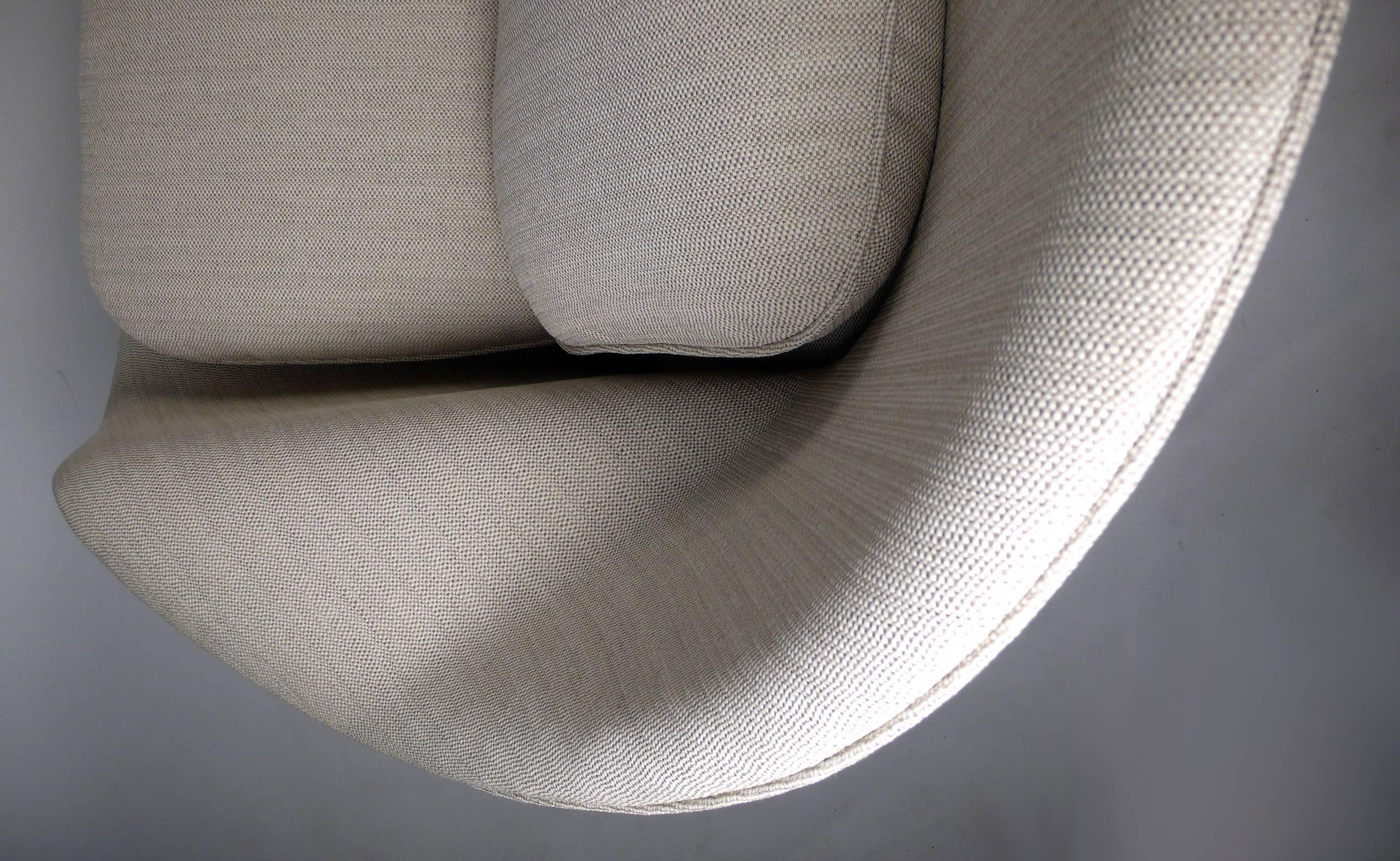 Womb Sofa by Eero Saarinen for Knoll In Excellent Condition In Dallas, TX