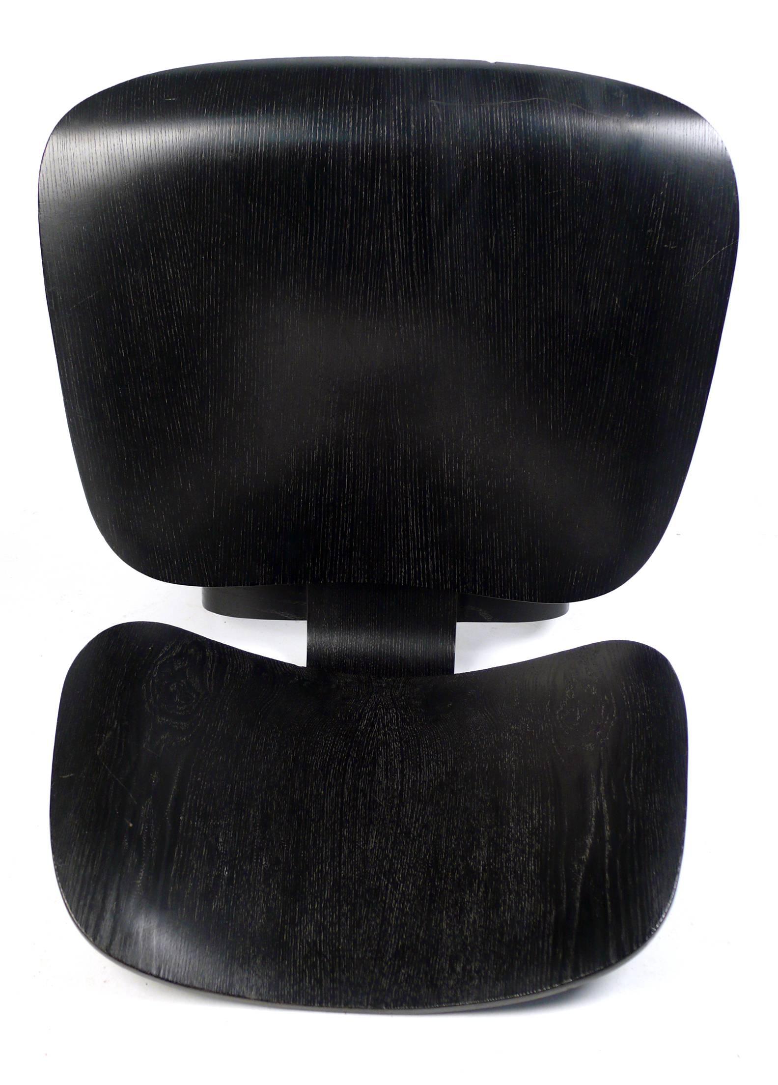 Mid-Century Modern Black LCW by Charles Eames 1955 For Sale