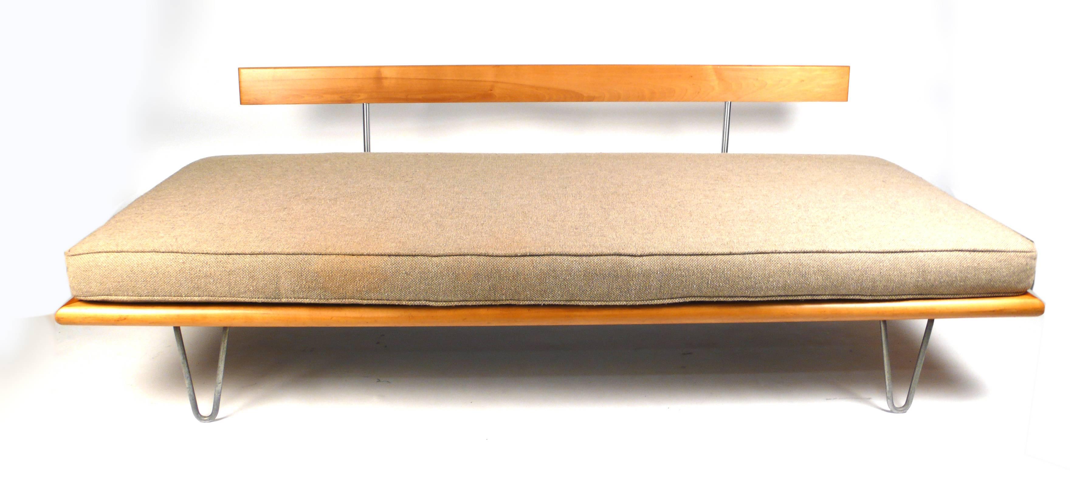 American  Daybed by George Nelson 