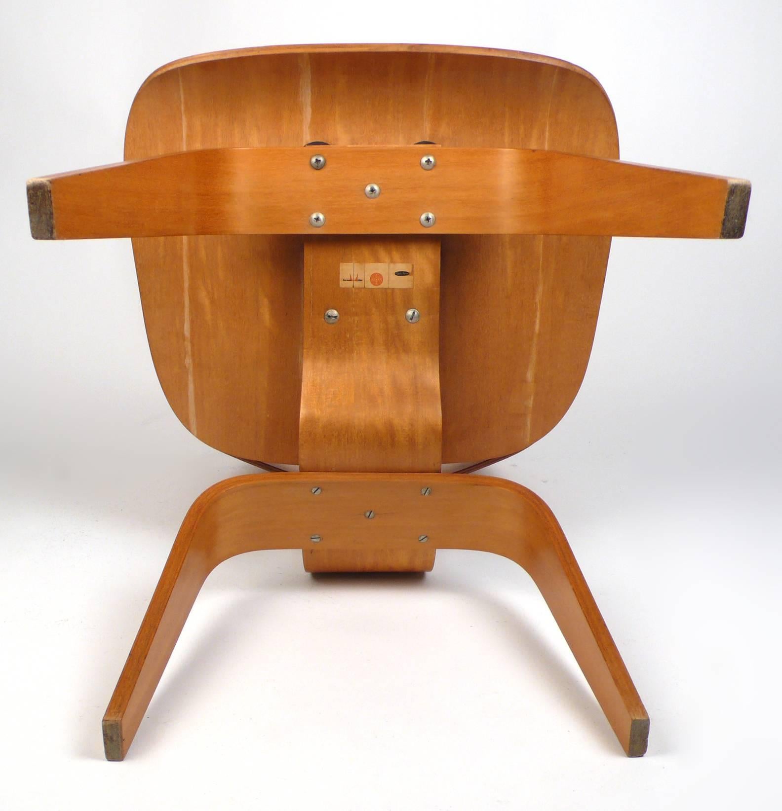 eames plywood chair original