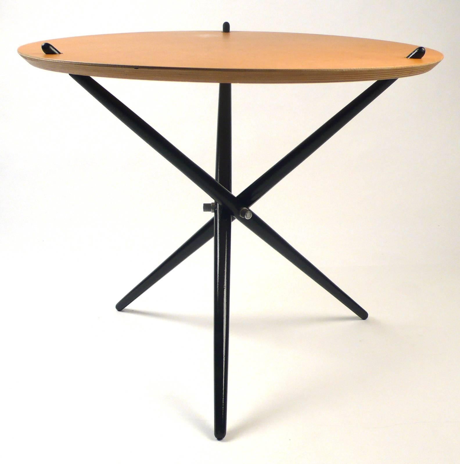 Tripod-Tische von Knoll, 1948, schwarz und Holz (Moderne der Mitte des Jahrhunderts)