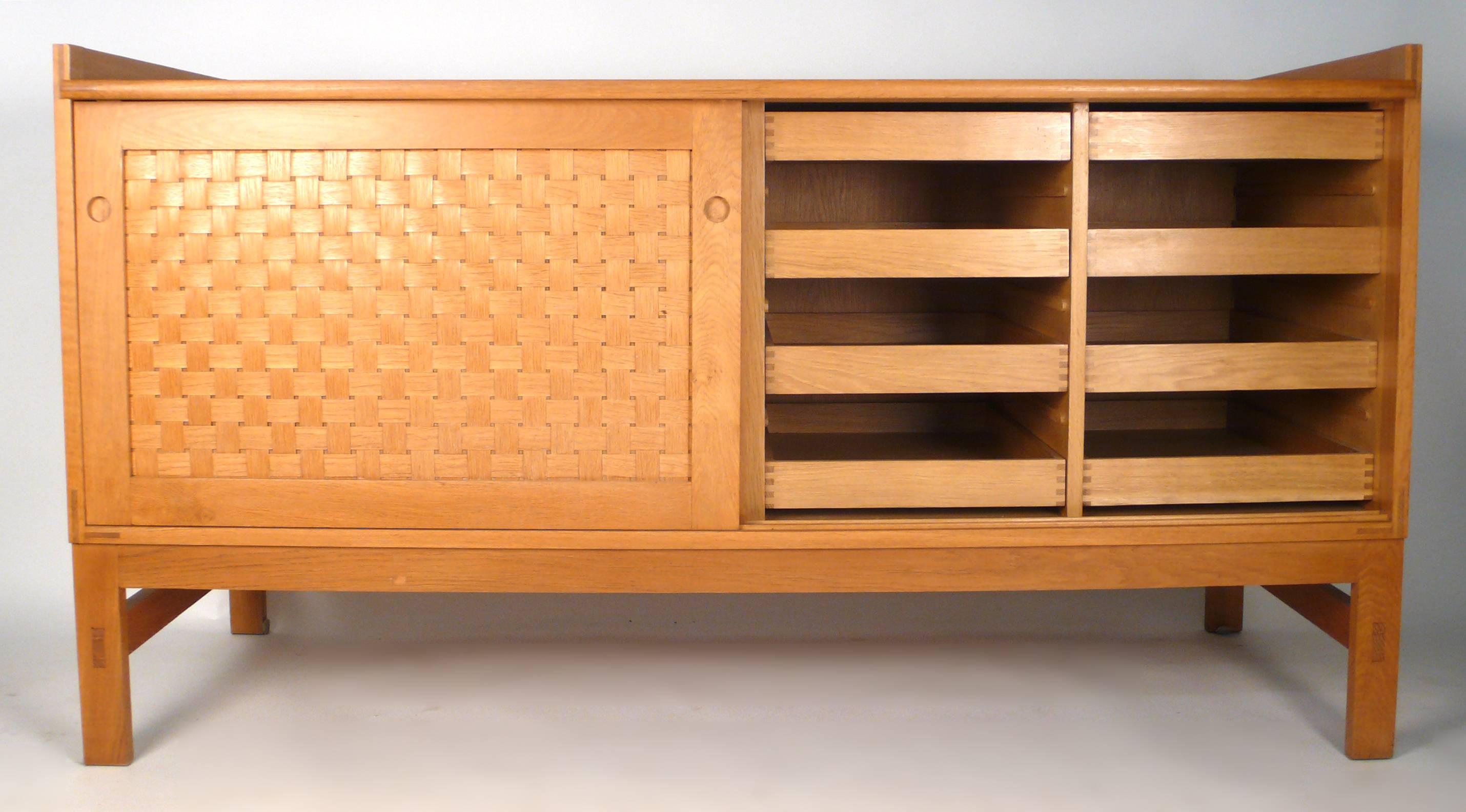 Danish Modern Woven Face Oak Sideboard In Excellent Condition In Dallas, TX
