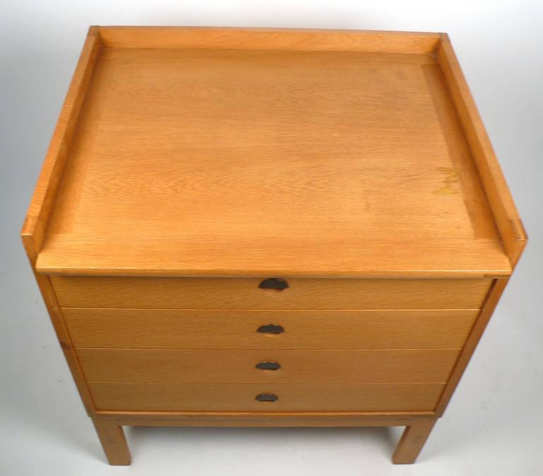 Danish Modern Oak Chest of Drawers In Good Condition For Sale In Dallas, TX