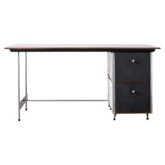 Escritorio ESU/EDU de Charles y Ray Eames, modelo D-20N, de madera de nogal, para Herman Miller — de los años 50