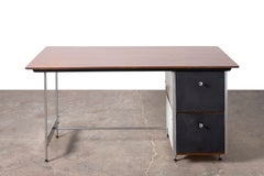 Escritorio ESU/EDU de Charles y Ray Eames, modelo D-20N, de madera de nogal, para Herman Miller — de los años 50