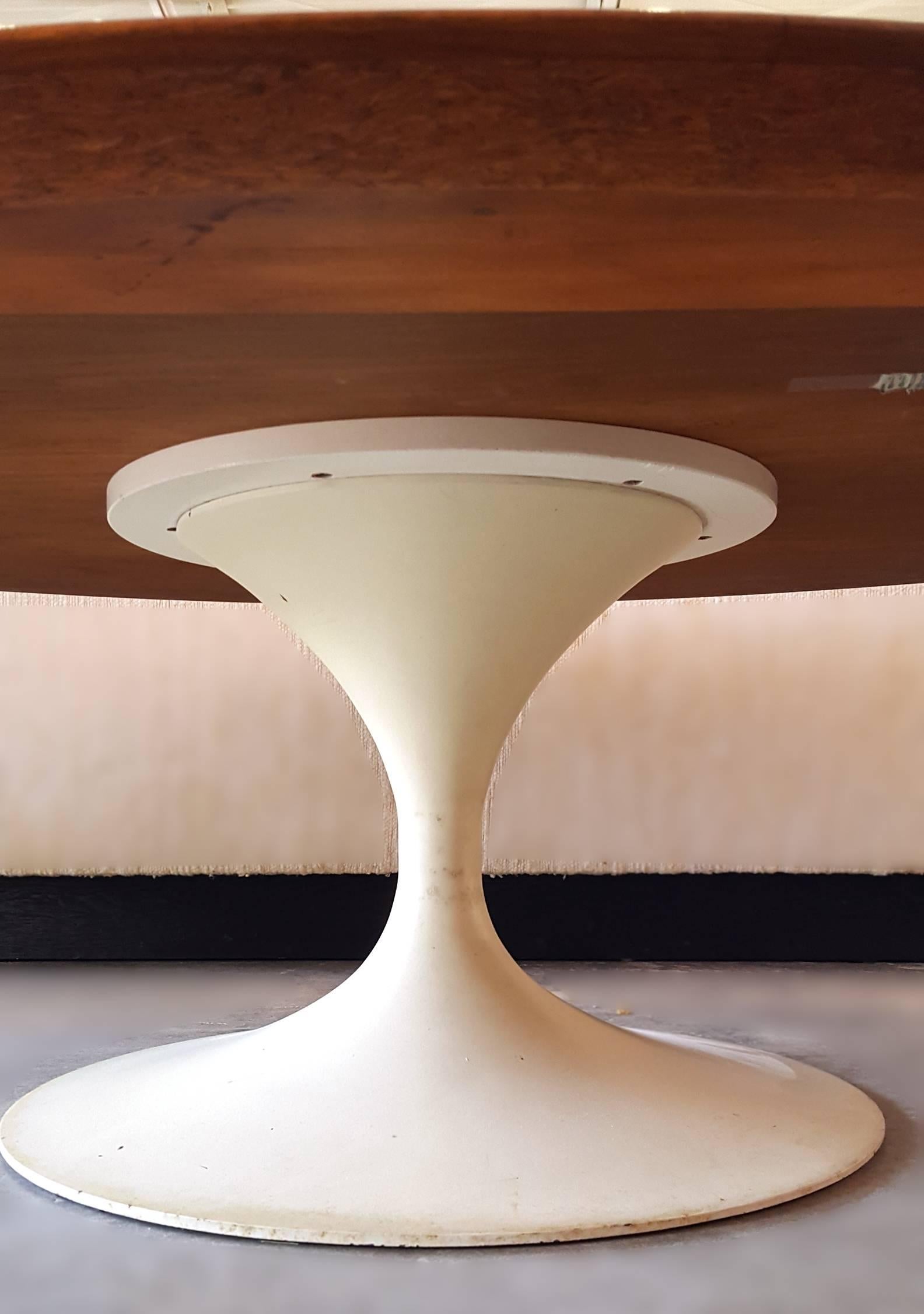 American Oval Eero Saarinen Coffee Table for Knoll 1950s white base