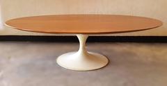 Oval Eero Saarinen Coffee Table for Knoll 1950s white base