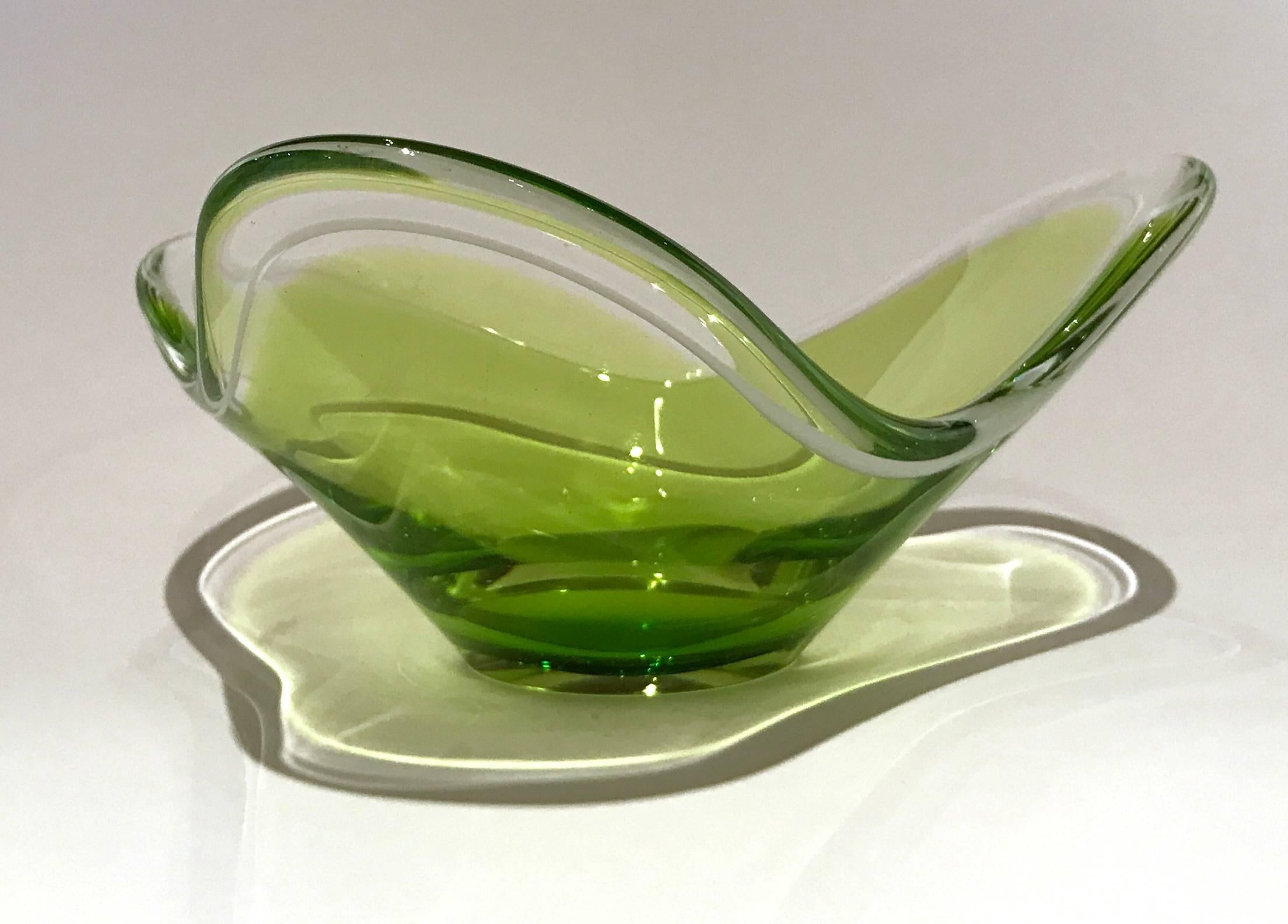 Two Matching Glass Bowls by Paul Kedelv for Flygsfors, 1955 In Excellent Condition For Sale In Dallas, TX