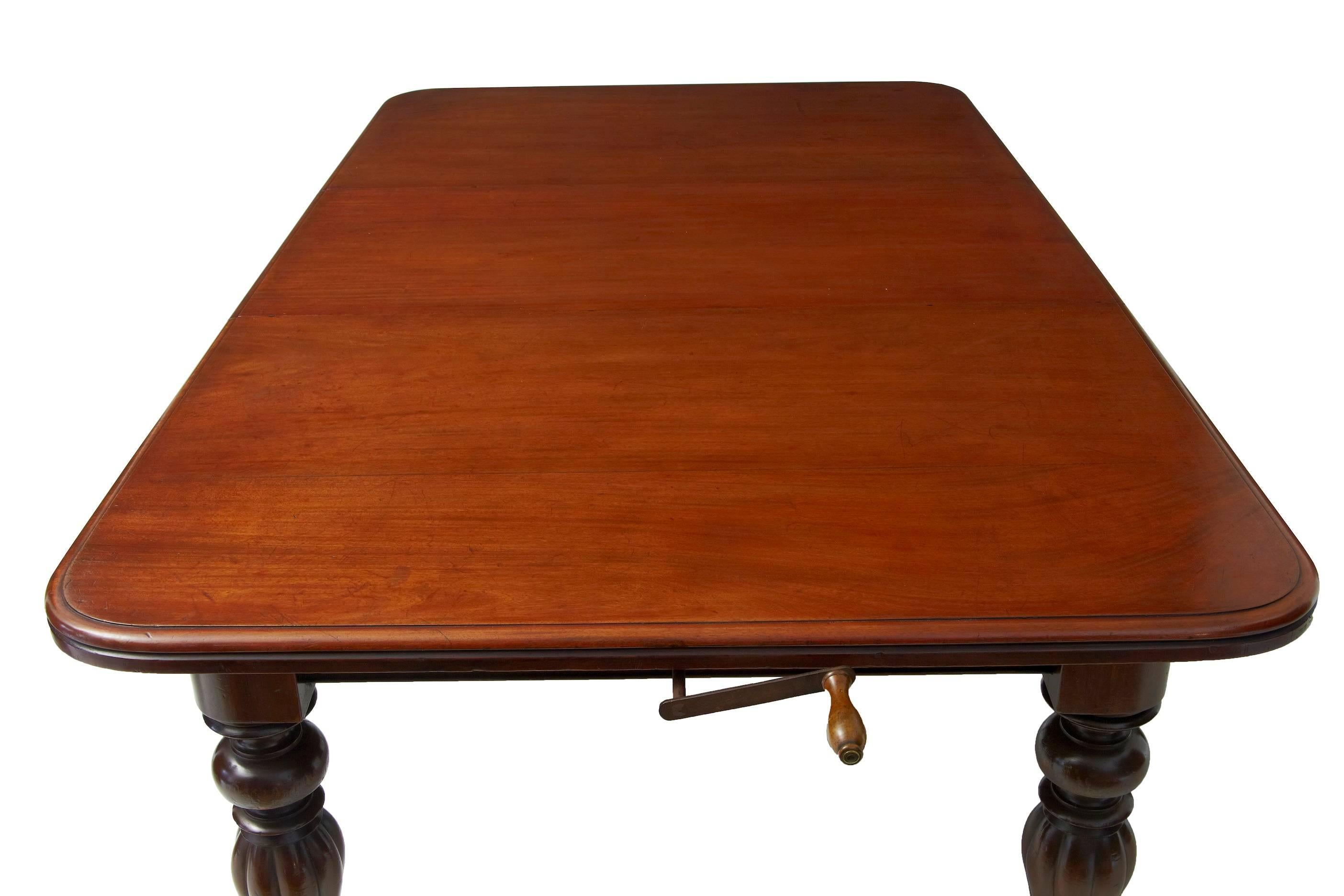 Great Britain (UK) 19th Century Victorian Mahogany Extending Dining Table