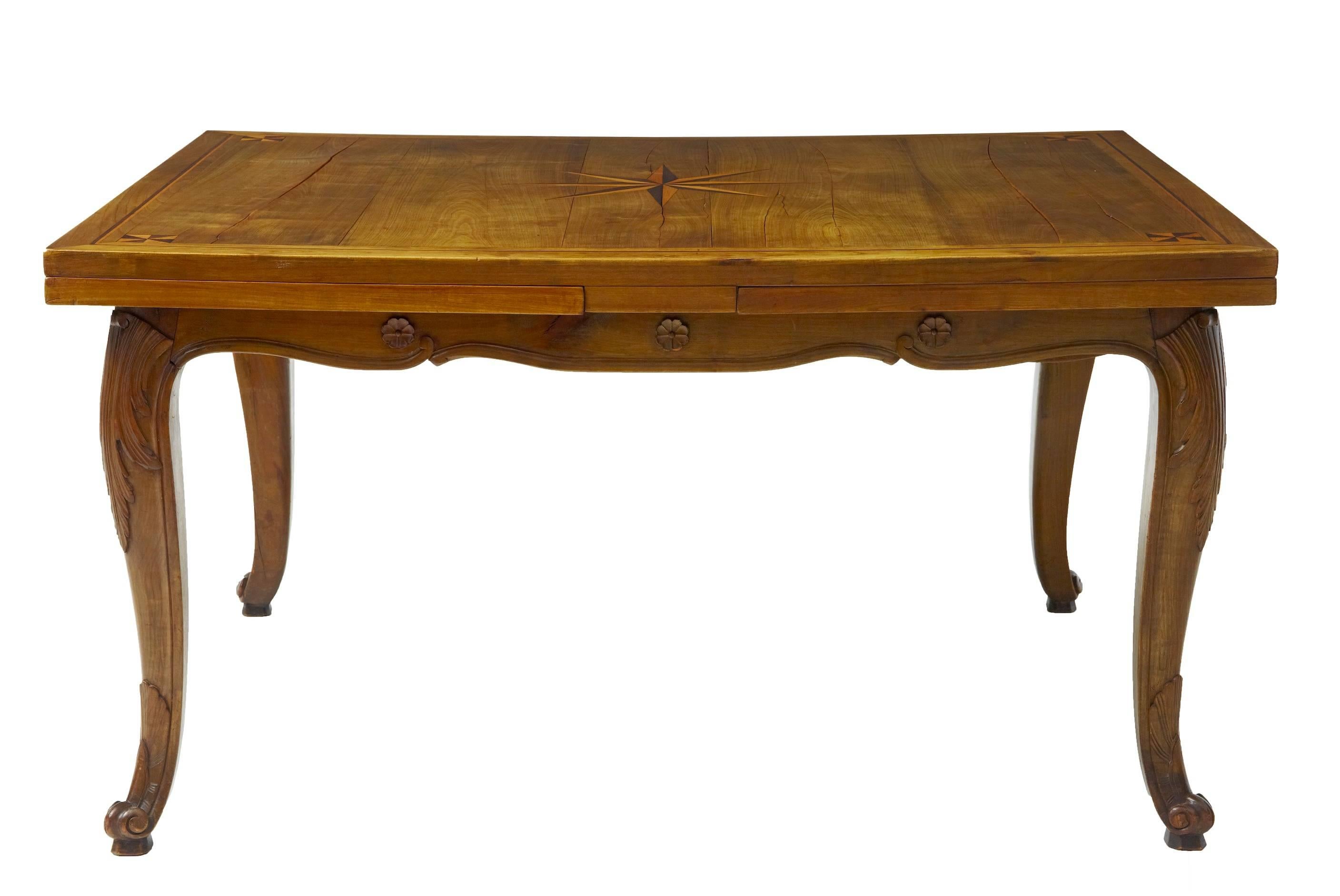 Good character French farmhouse draw leaf table, circa 1880.
Inlaid star to centre and squares to each corner.
Carved apron and legs.
Age splits to top which do not effect the structural integrity.
Please see pictures

Measures: Height