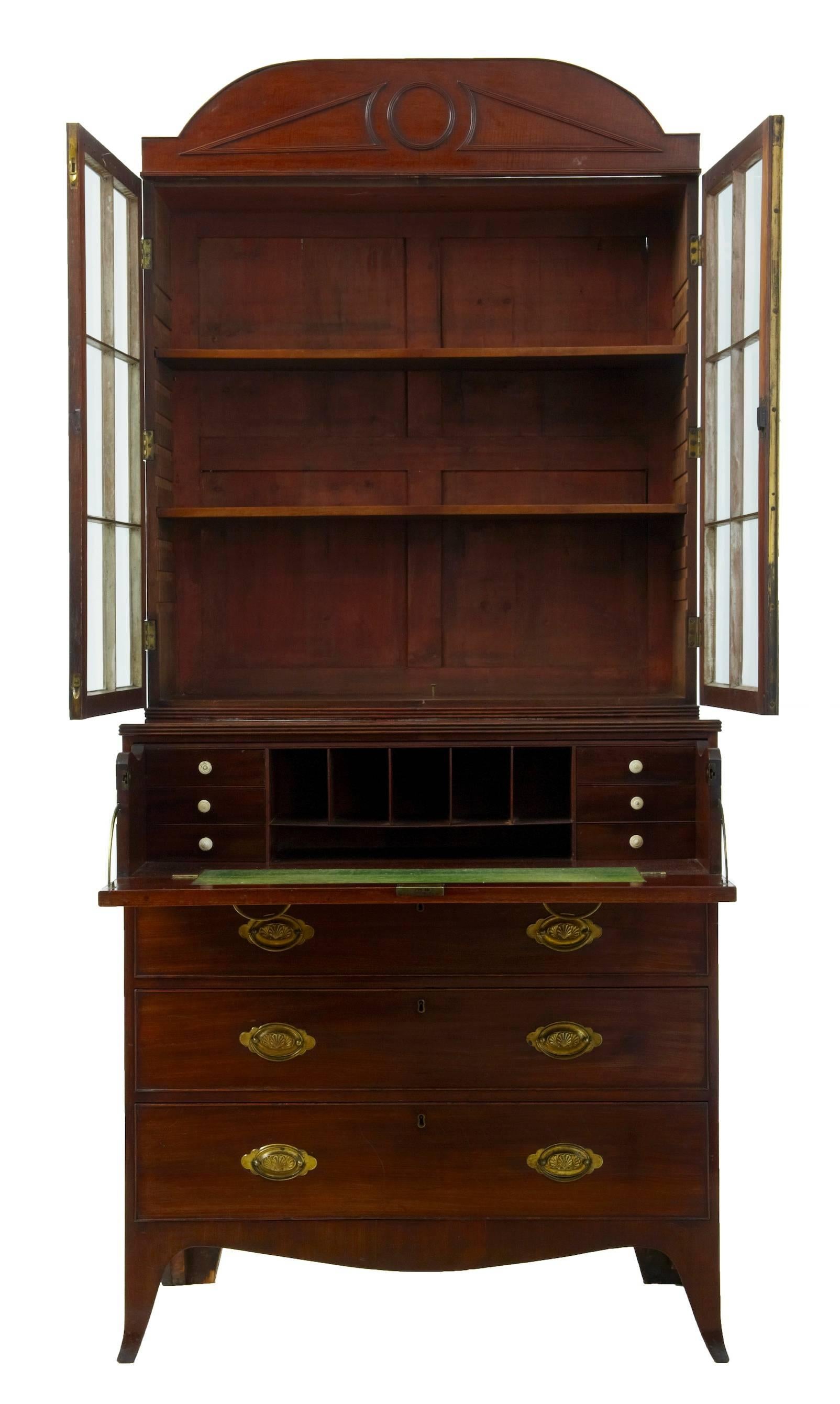 William IV period secretaire bookcase, circa 1835.
Top section with original glazing and two adjustable shelves.
Bottom section with pull-out fully fitted writing interior, below which are three drawers.
Standing on tapered legs.
Some surface