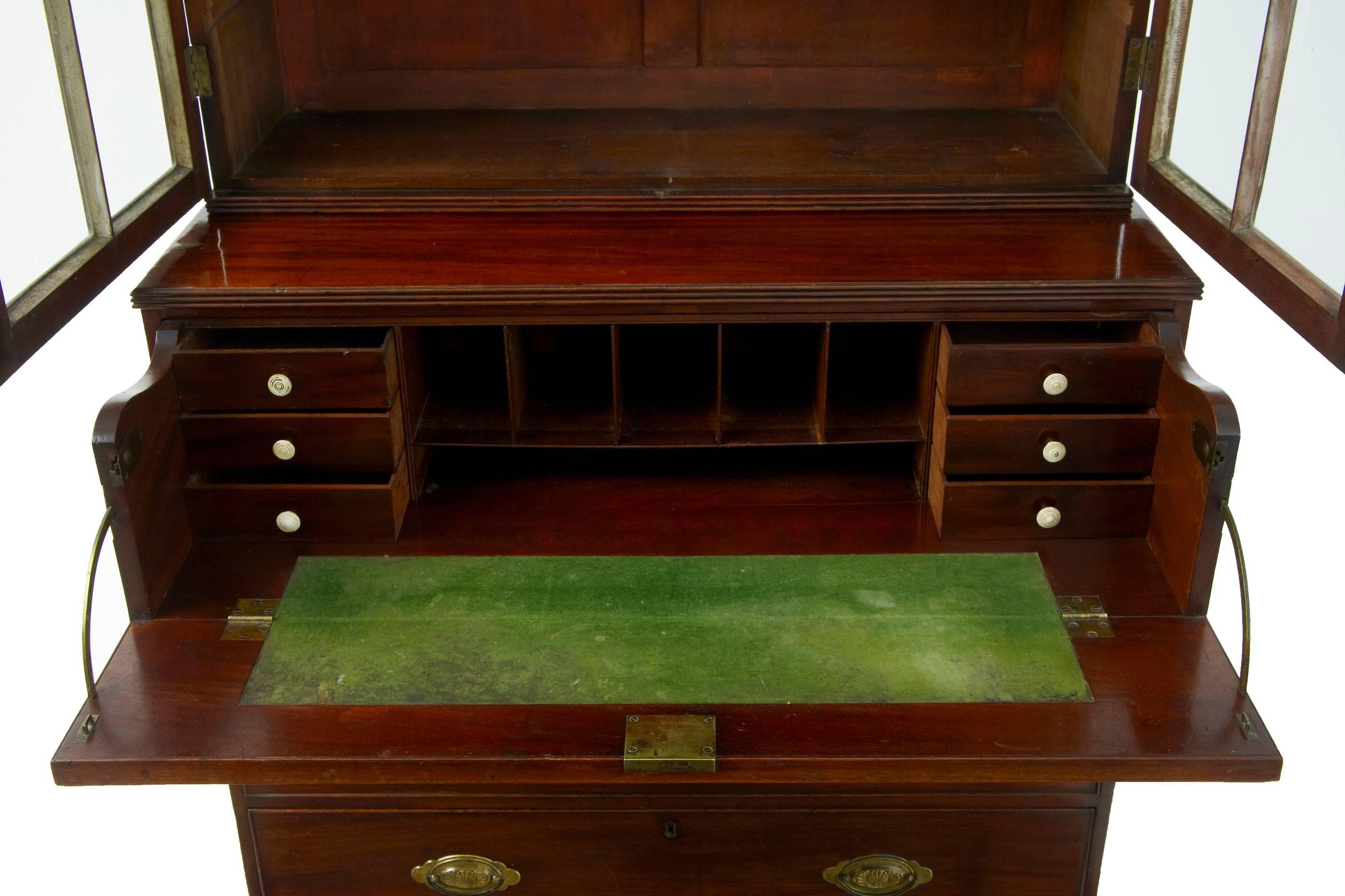 Great Britain (UK) 19th Century William IV Mahogany Secretaire Bookcase