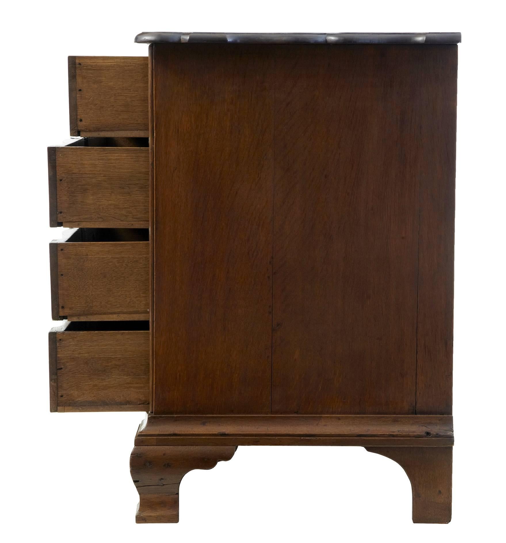 Block fronted commode, circa 1890.
Four-drawer chest with original handles.
Shaped drawer fronts and top.
Standing on ogee bracket feet

Height: 32
