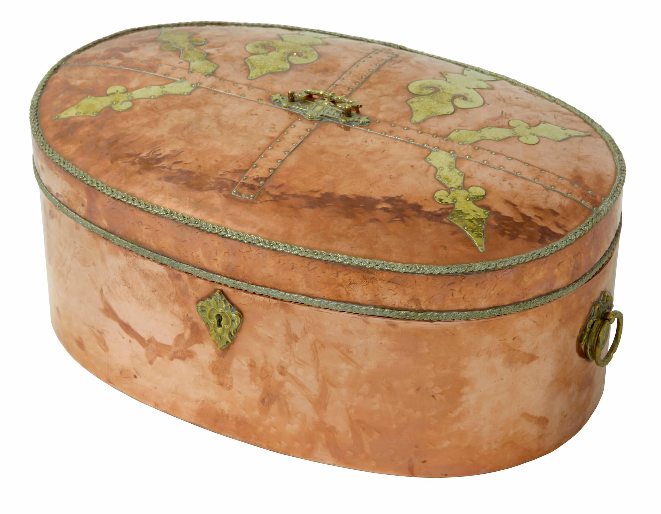 Early 20th century Arts and Crafts copper and brass box
Arts and crafts hinged box, circa 1910
Hand shaped box adorned with brass detailing on the handles, hinges, lid and brass rope to the lid edging
Lined with green baize on the