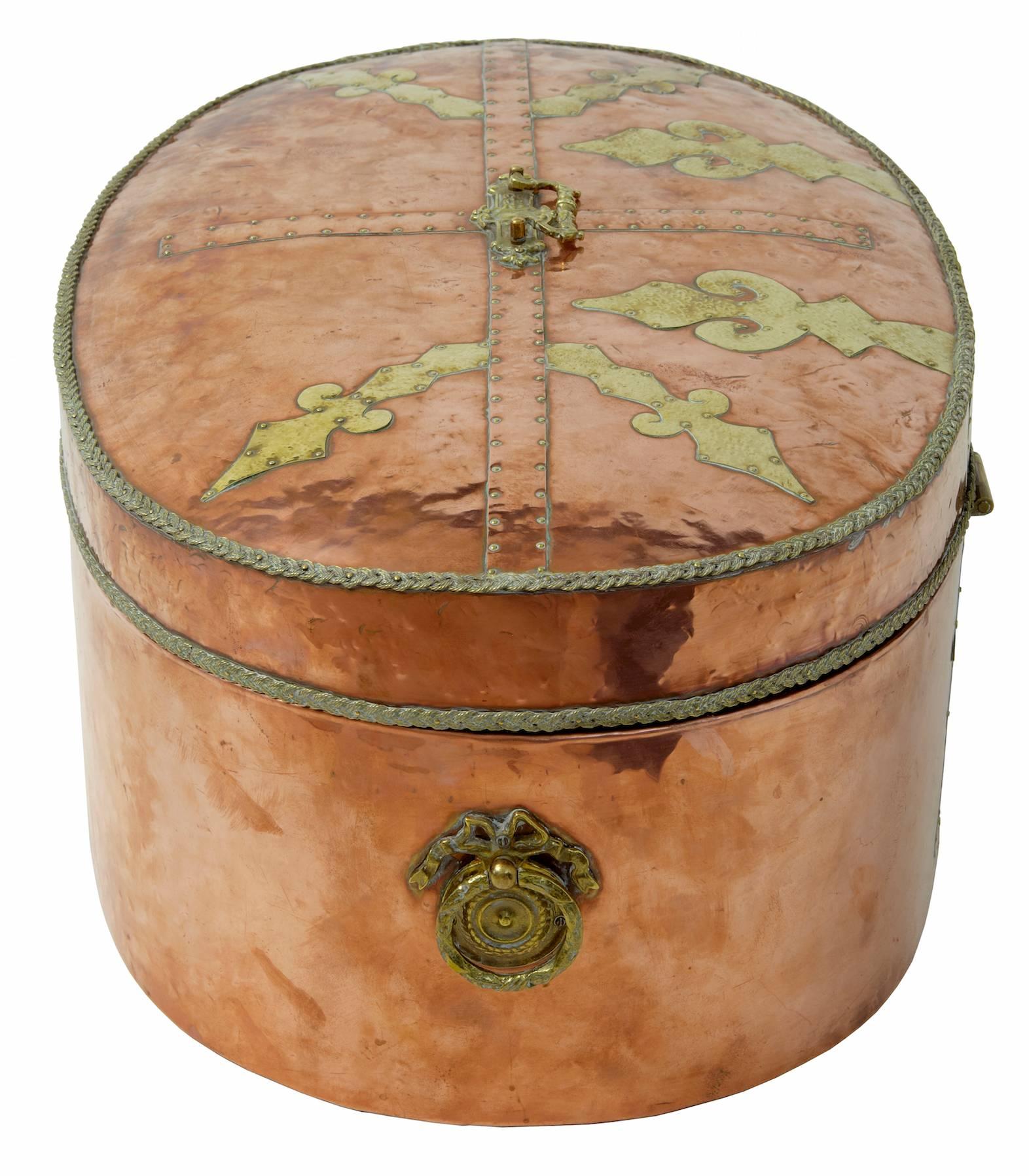 European Early 20th Century Arts and Crafts Copper and Brass Box