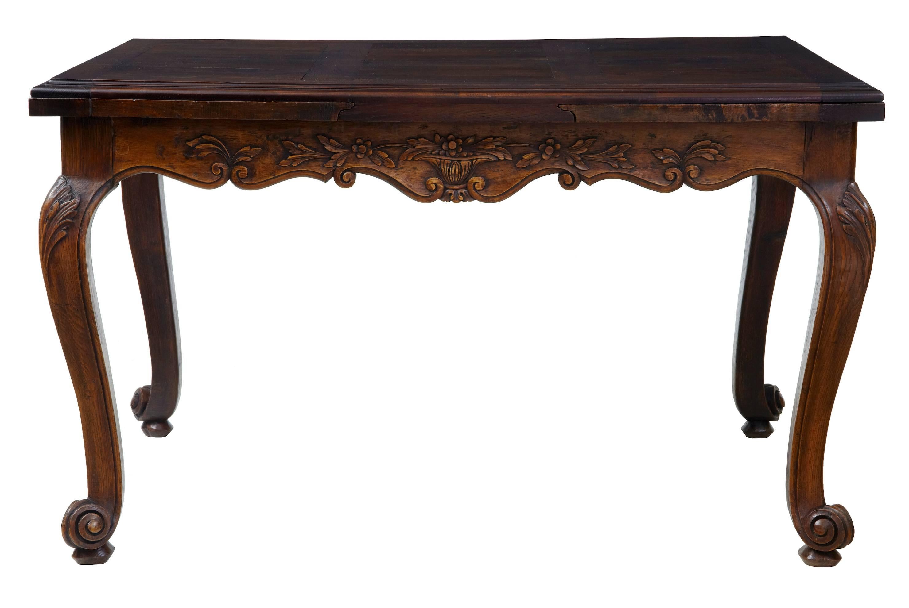 French draw leaf dining table circa 1890.
Plank top with 2 draw leaves.
Carved scrolling apron.
Some marks to top.

Height: 30 1/3
