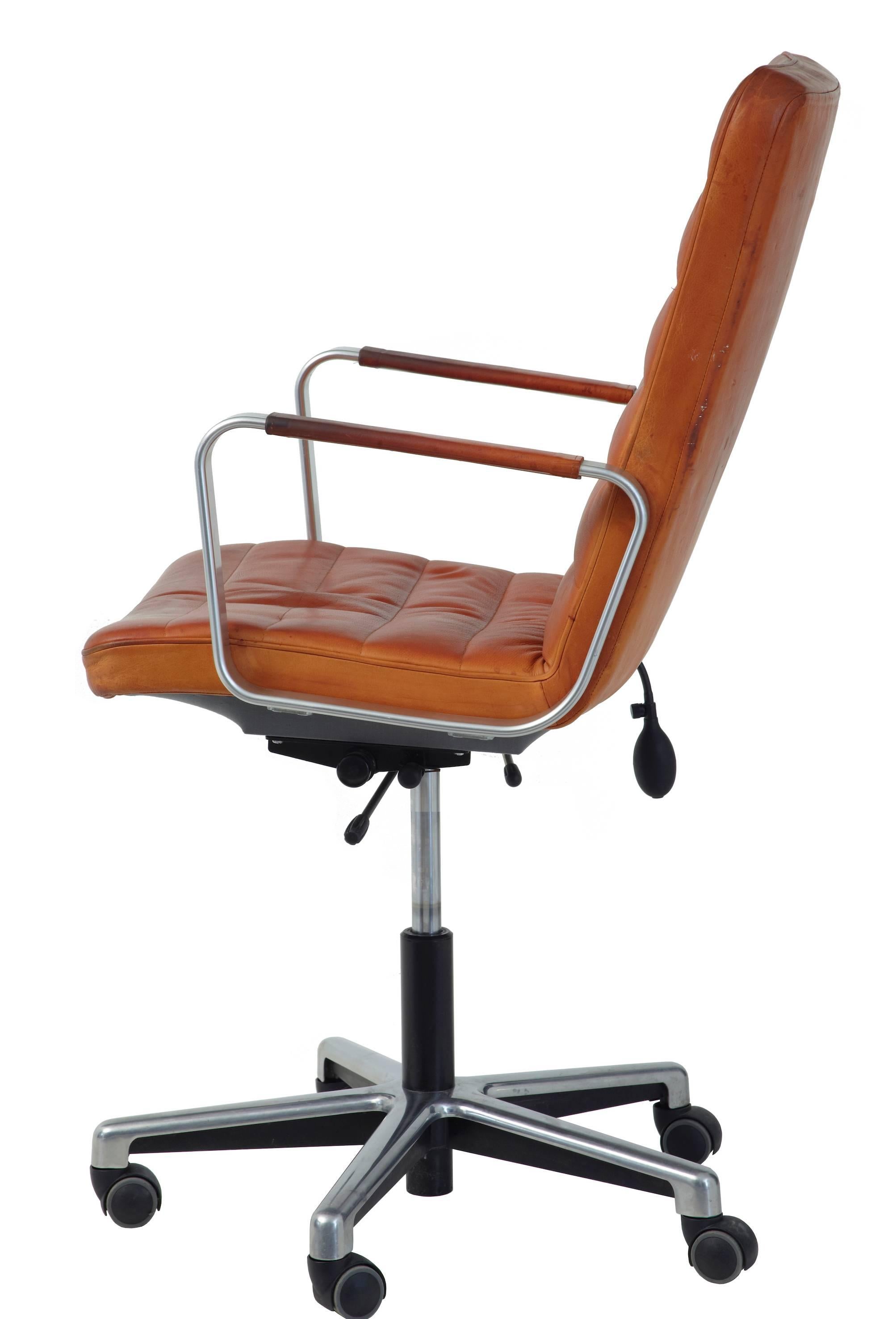 Superb stylish Swedish office chair by Joc, circa 1980
Leather arms and upholstery. Good quality leather with some staining.
Lumber support adaptor

Measure: Height 41