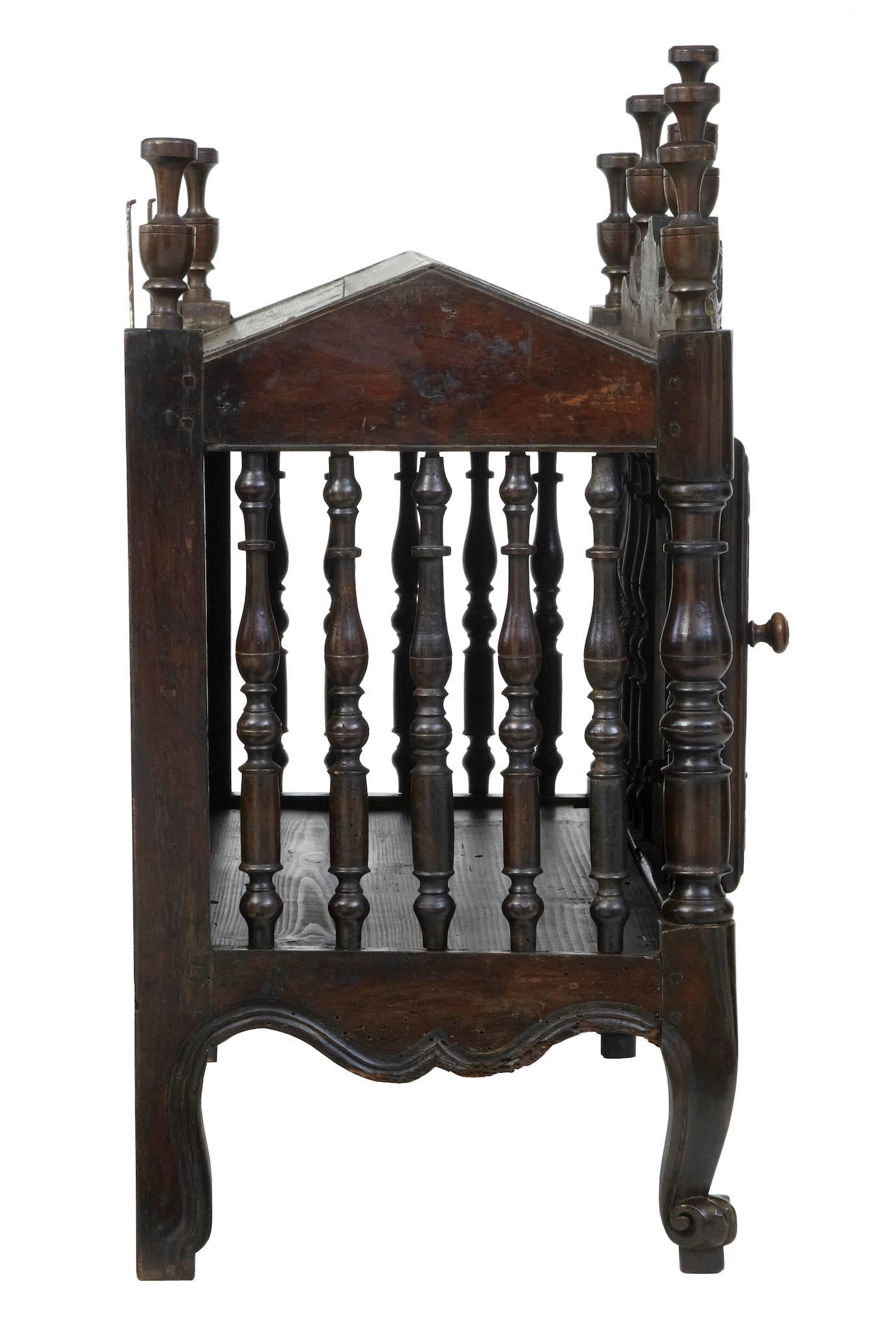 Early 19th Century French Carved Walnut Panetiere In Good Condition In Debenham, Suffolk