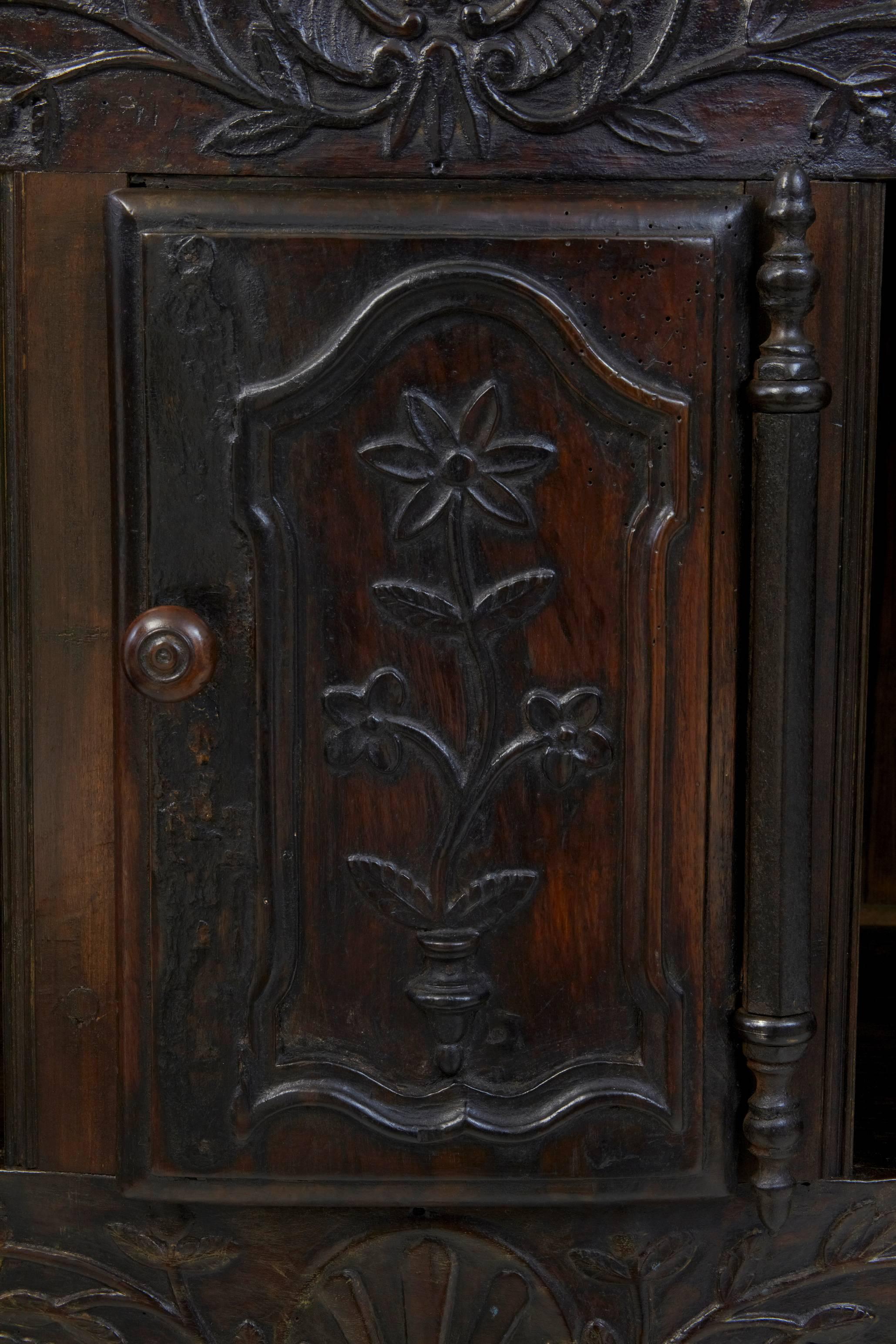 Early 19th Century French Carved Walnut Panetiere 3