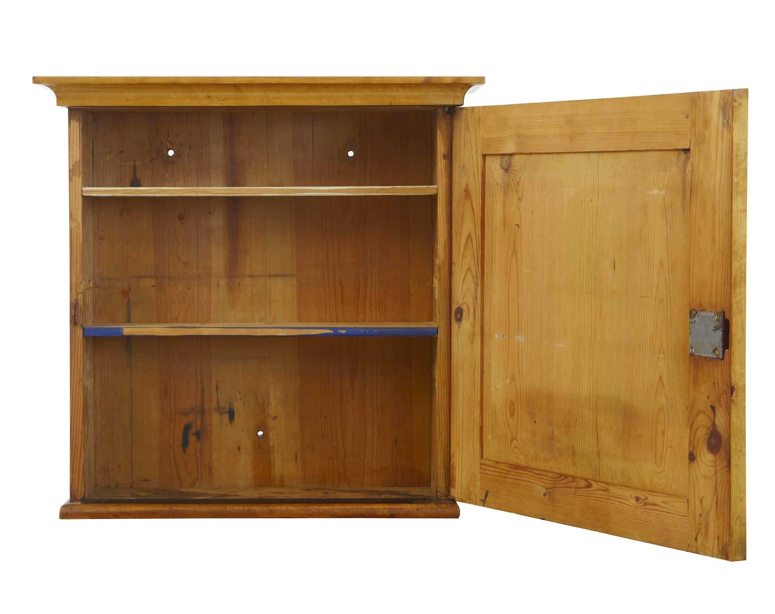 Swedish birch cabinet, circa 1890.
Single door birch hanging wall cabinet, ideal for a bathroom or cloakroom.
Containing two shelves, which have been partially painted.

Measures: Height 21 1/2
