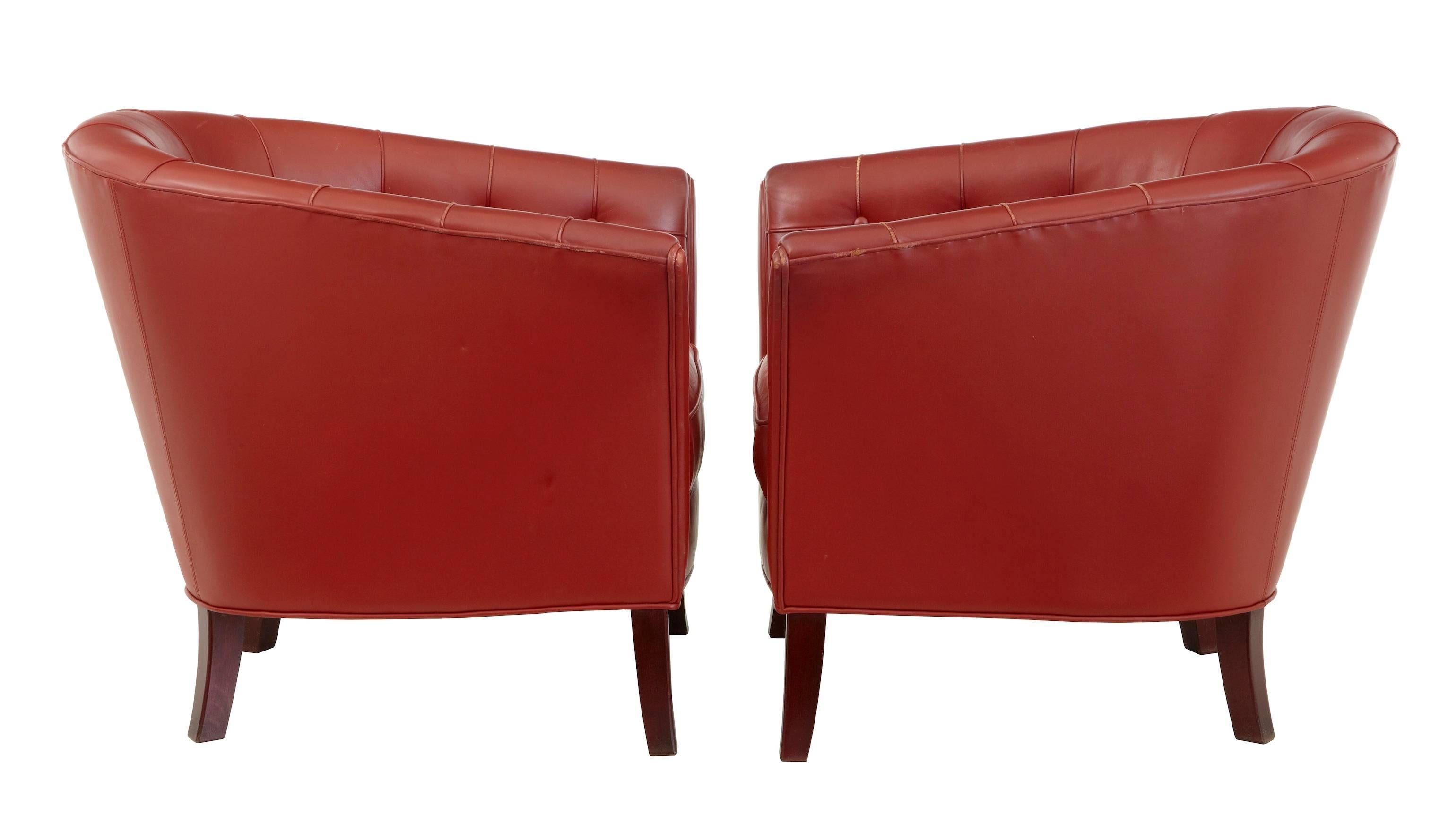 
Good quality and very comfortable pair of 1970s armchairs.
Rusty red colored leather with piping and buttonback.
Standing on mahogany colored tapering legs.

Some wear to piping and minor scuffs around the outside (photographed).

Armchair