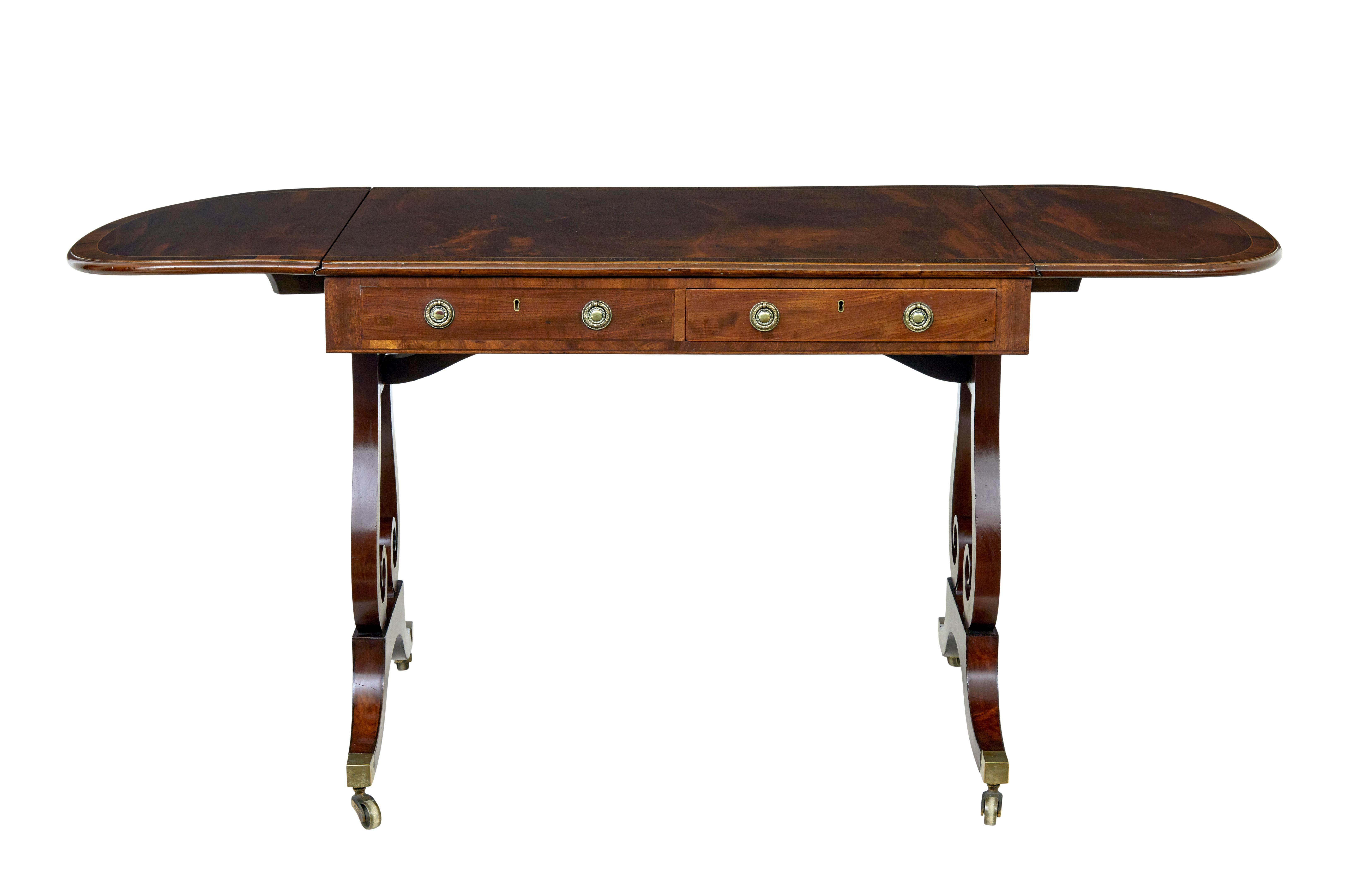 Regency Table de canapé en acajou du début du 19e siècle en vente