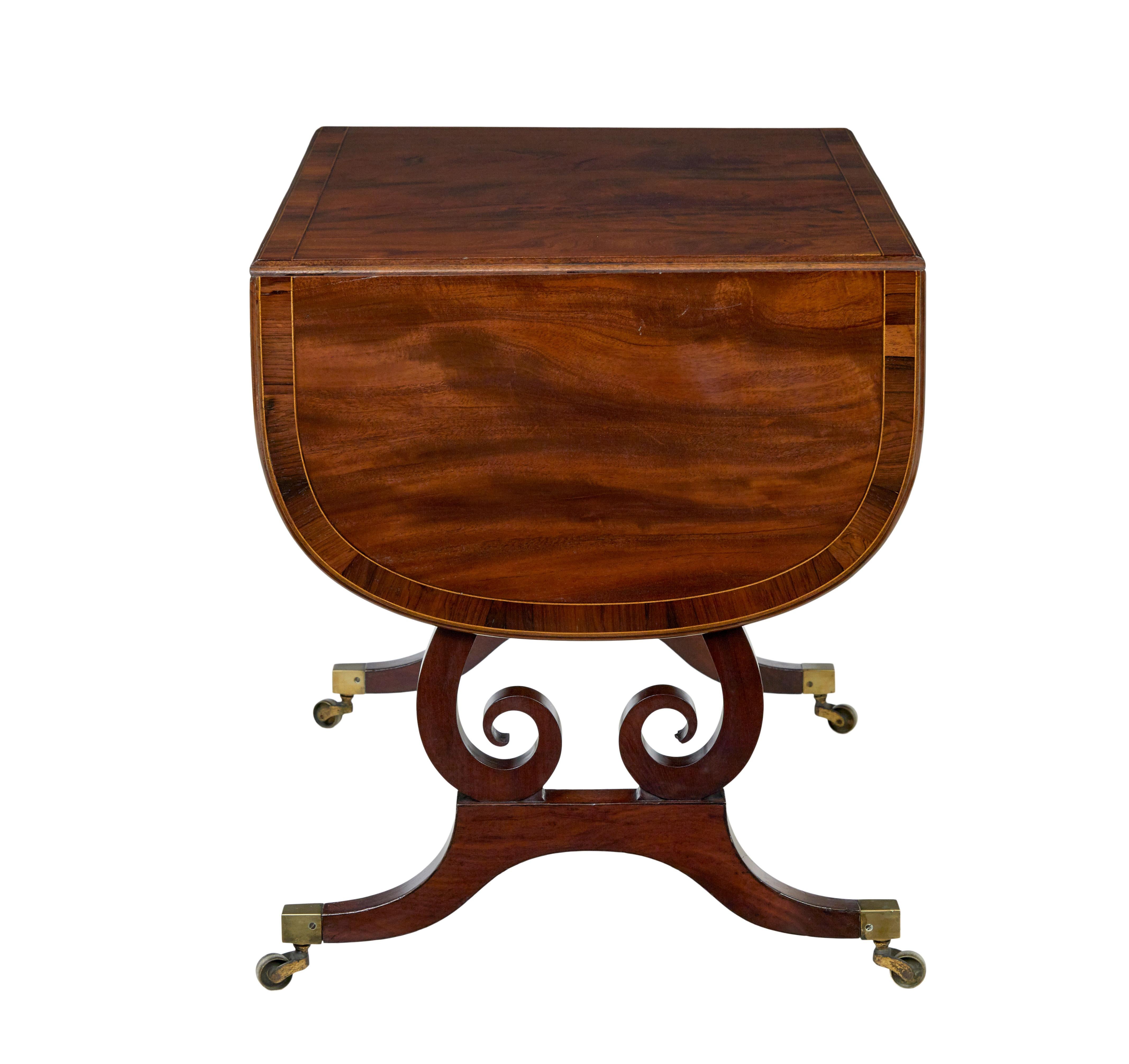 XIXe siècle Table de canapé en acajou du début du 19e siècle en vente
