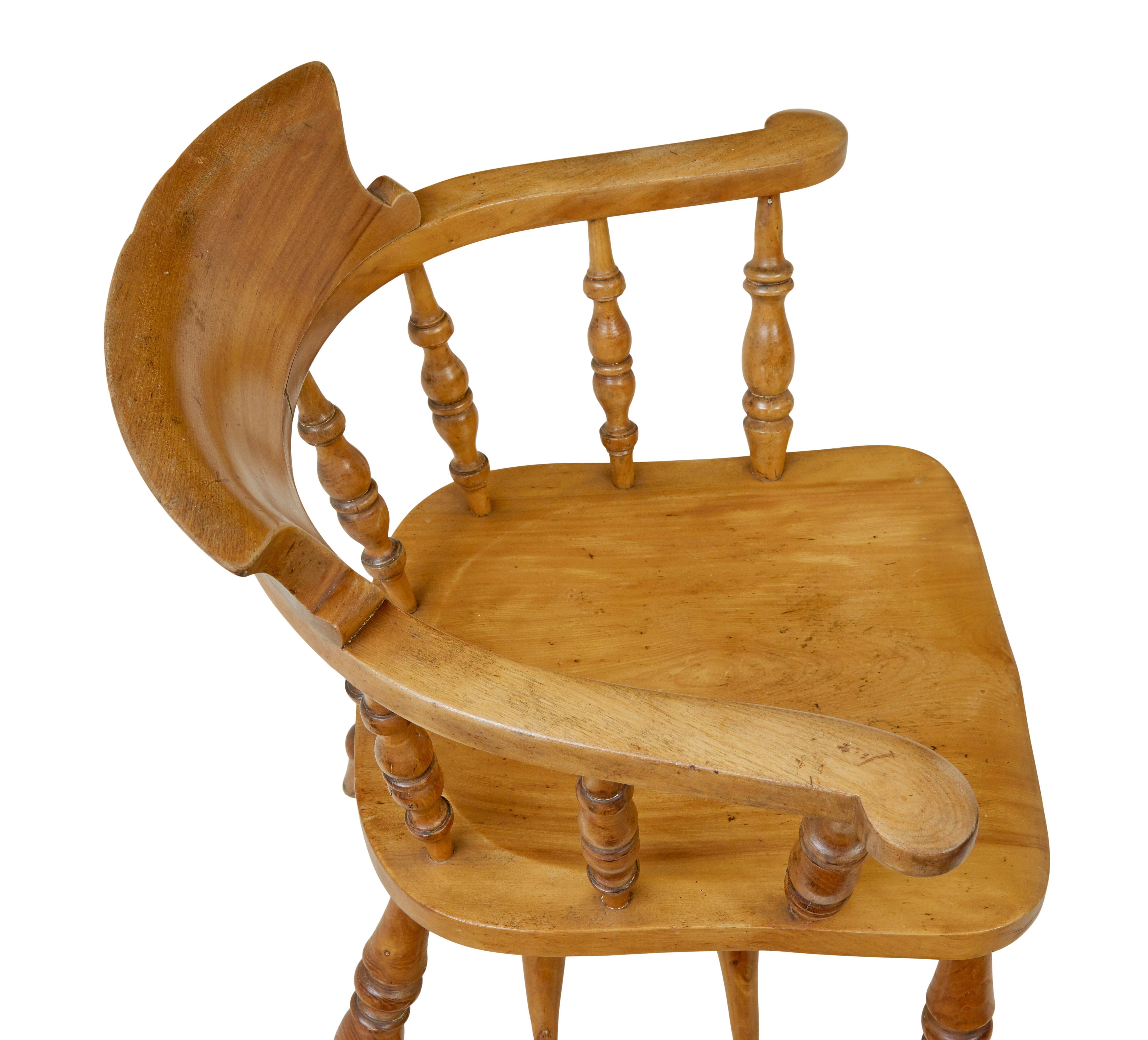 Pair of 19th Century English elm elbow chairs In Good Condition For Sale In Debenham, Suffolk