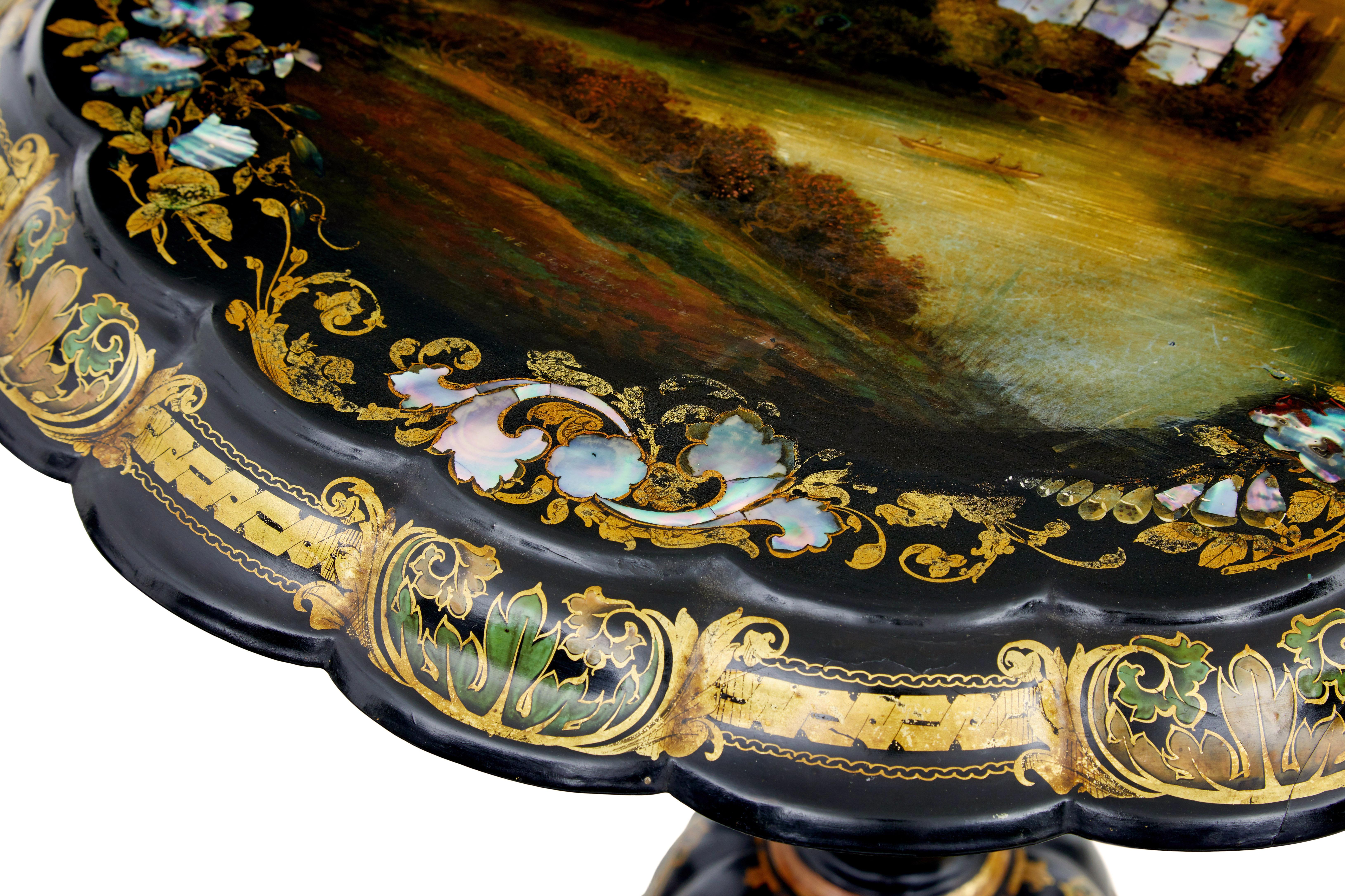 Anglais Table à bascule du XIXe siècle en papier mâché et incrustation de nacre peinte en vente