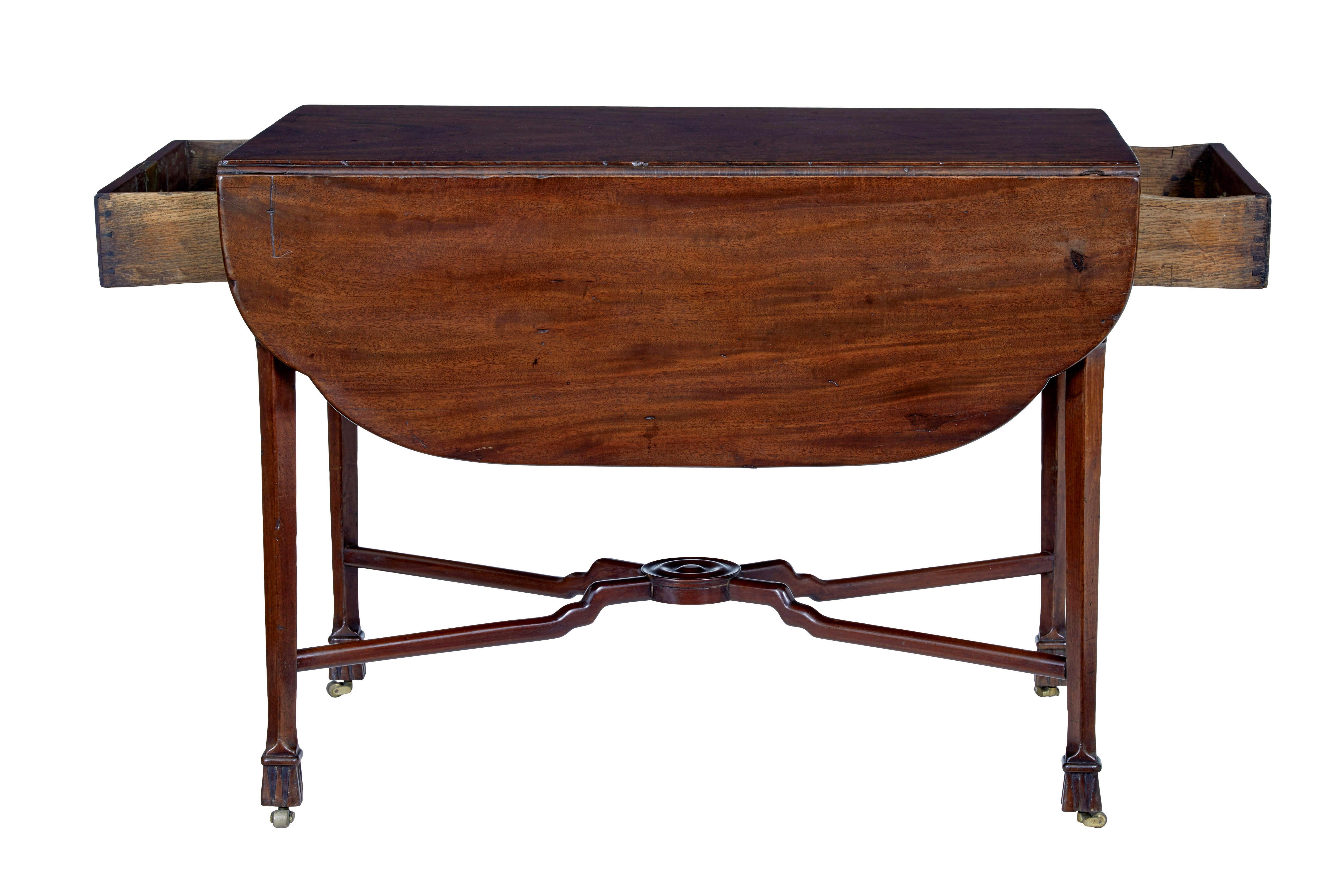 English 18th Century chippendale mahogany pembroke table For Sale