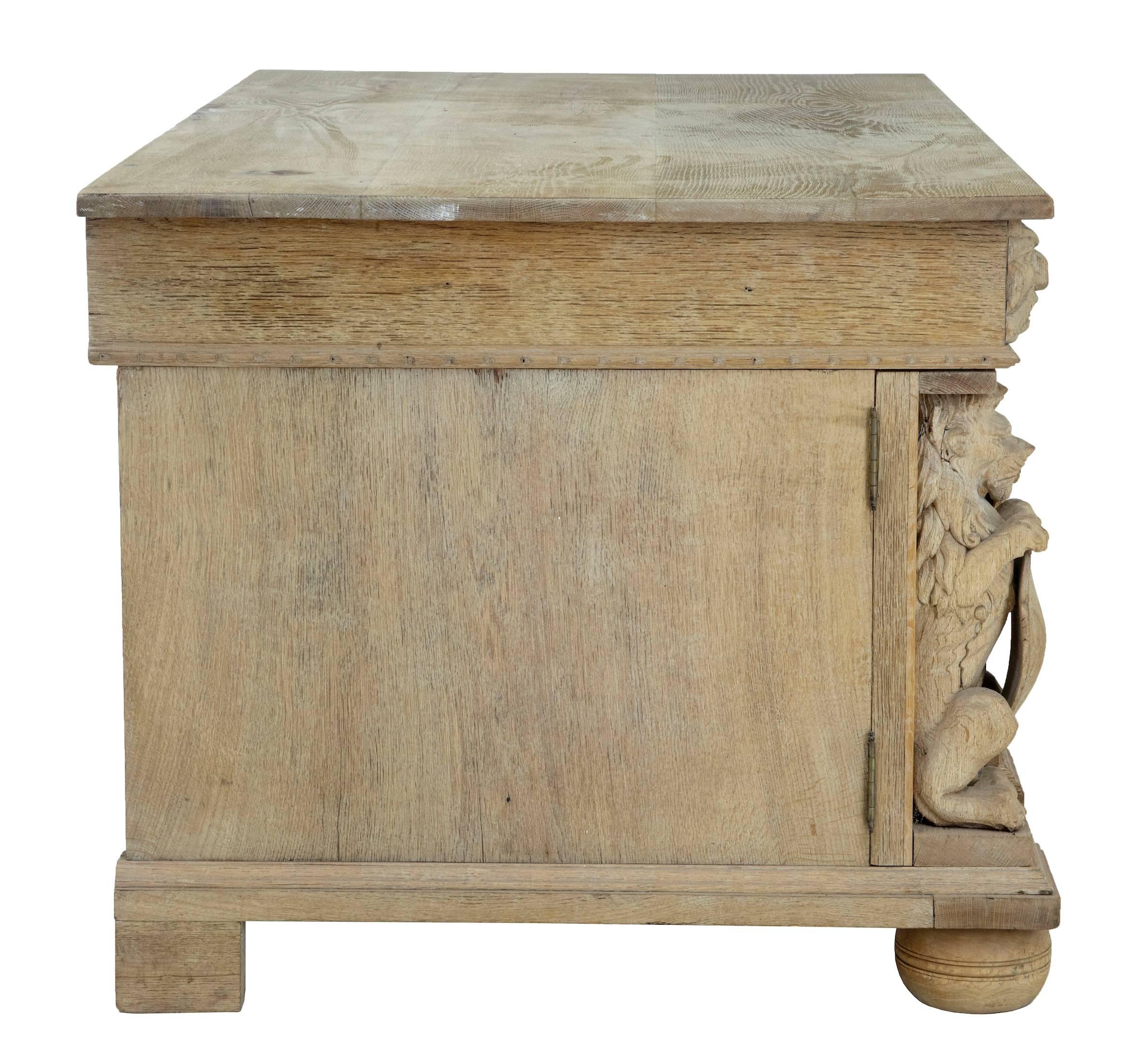 Stunning 19th Century Victorian Carved Oak Pedestal Desk In Good Condition In Debenham, Suffolk