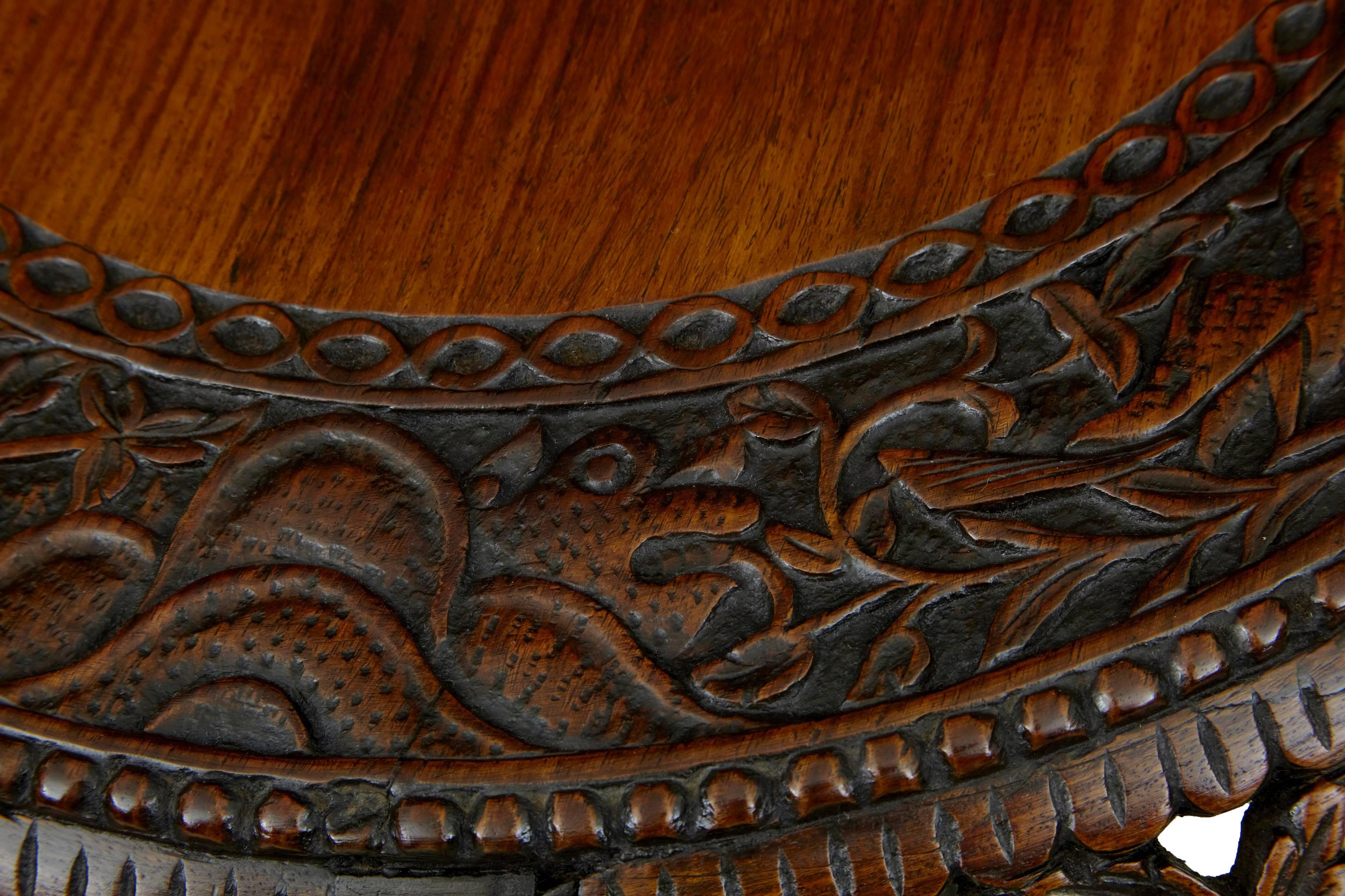 19th Century Carved Hardwood Ceylonese Flip-Top Tripod Table im Zustand „Gut“ in Debenham, Suffolk