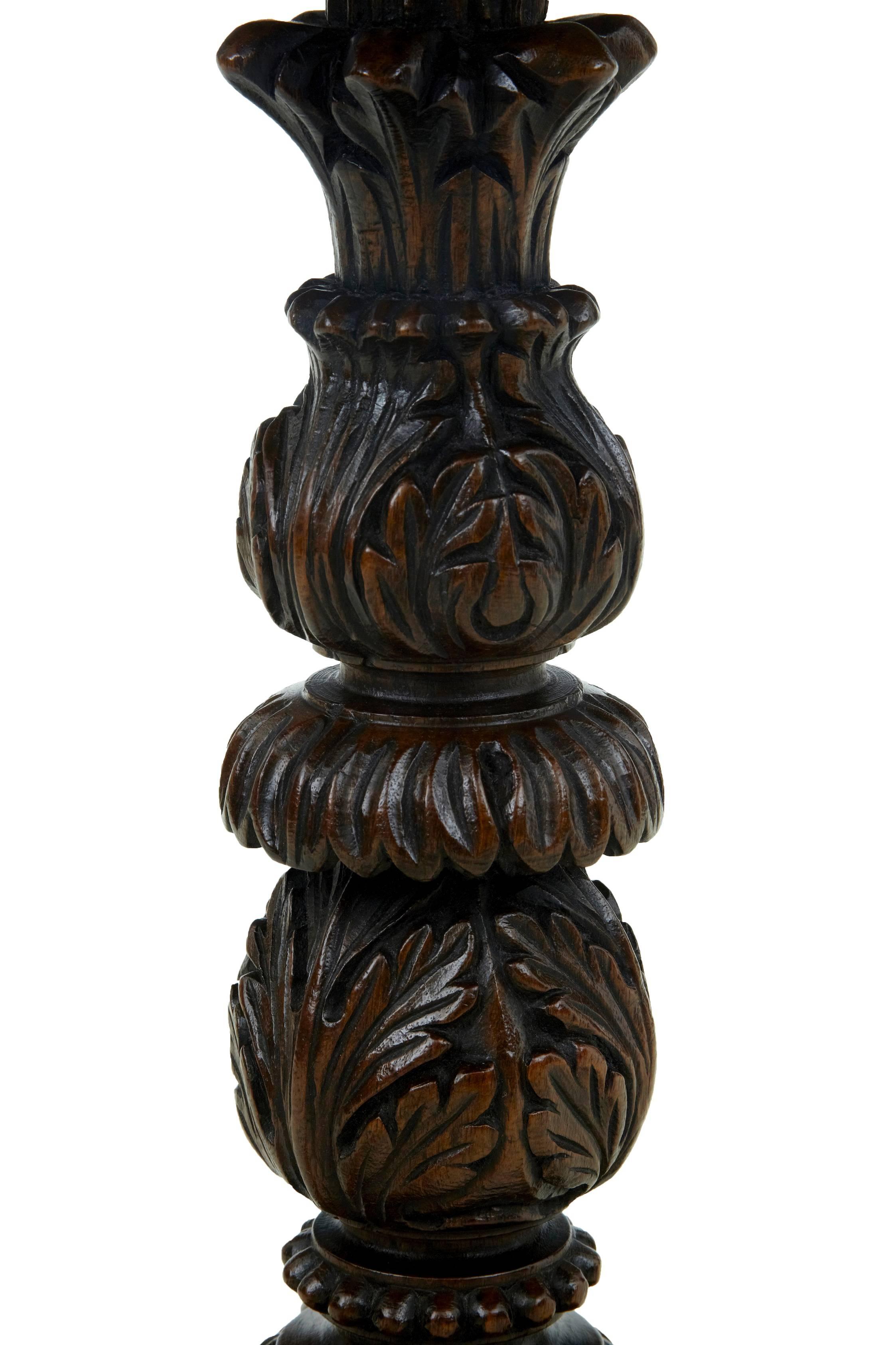 19th Century Carved Hardwood Ceylonese Flip-Top Tripod Table (19. Jahrhundert)