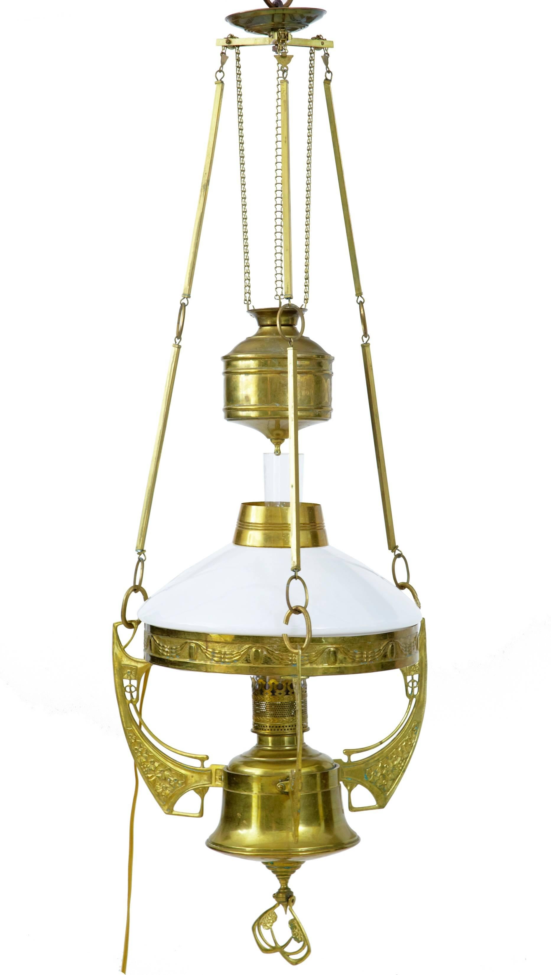 Fine quality arts and crafts brass ceiling light, circa 1900.
Height adjustable which allows a difference of 11 inches.
White opaline glass bowl.
Original oil burner and glass still present, fitted with later electrical fittings.

Measures: