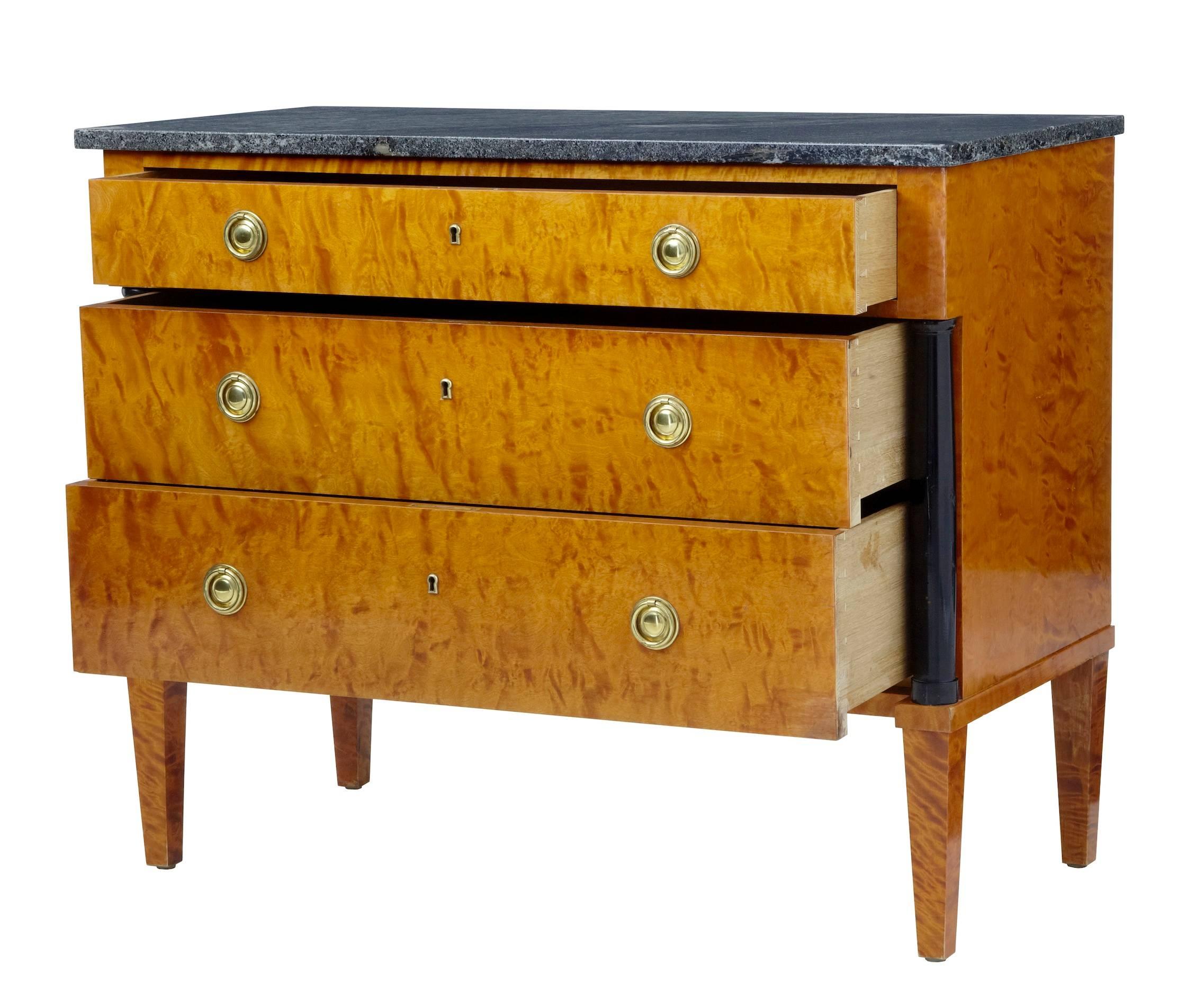 Three drawer chest with marble top, circa 1960.
Oversailing top drawer with two further drawers below.
Ebonized columns on either side.
Standing on tapering legs.
Some restoration to drawer fronts marks to columns.
Measures:
Height: