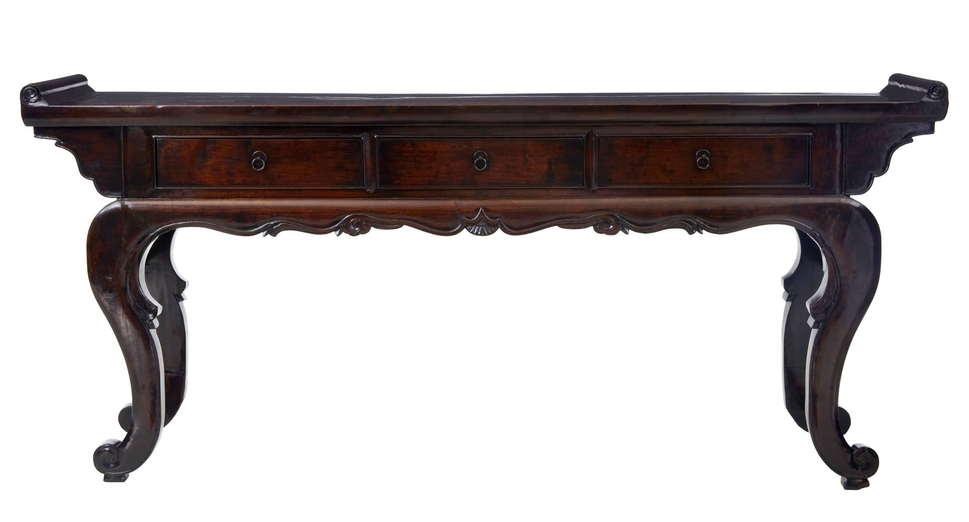 Excellent quality dresser base, circa 1870.
Three-drawer dresser base.
Scrolled rollover top, carved shaped apron. Standing on four scroll legs.
Some minor wear to lacquer.

Measures: Height 35 3/4