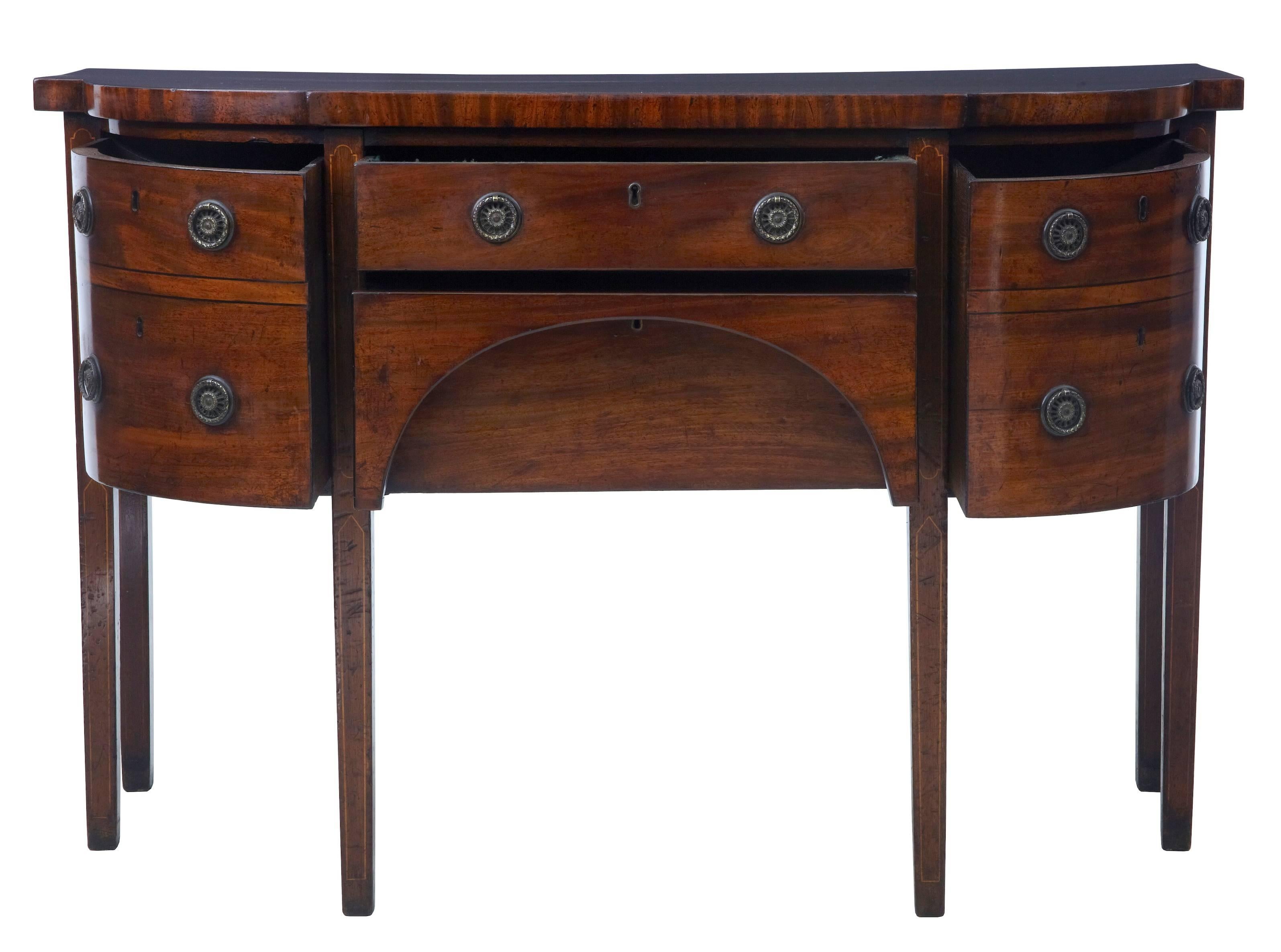 Fine quality late Georgian mahogany sideboard, circa 1810.
Bowfront and breakfront in shape.
Two drawers to the front and two shaped drawers either side.
Strung with ebony.
Standing on straight legs.
Measures:
Height: 35