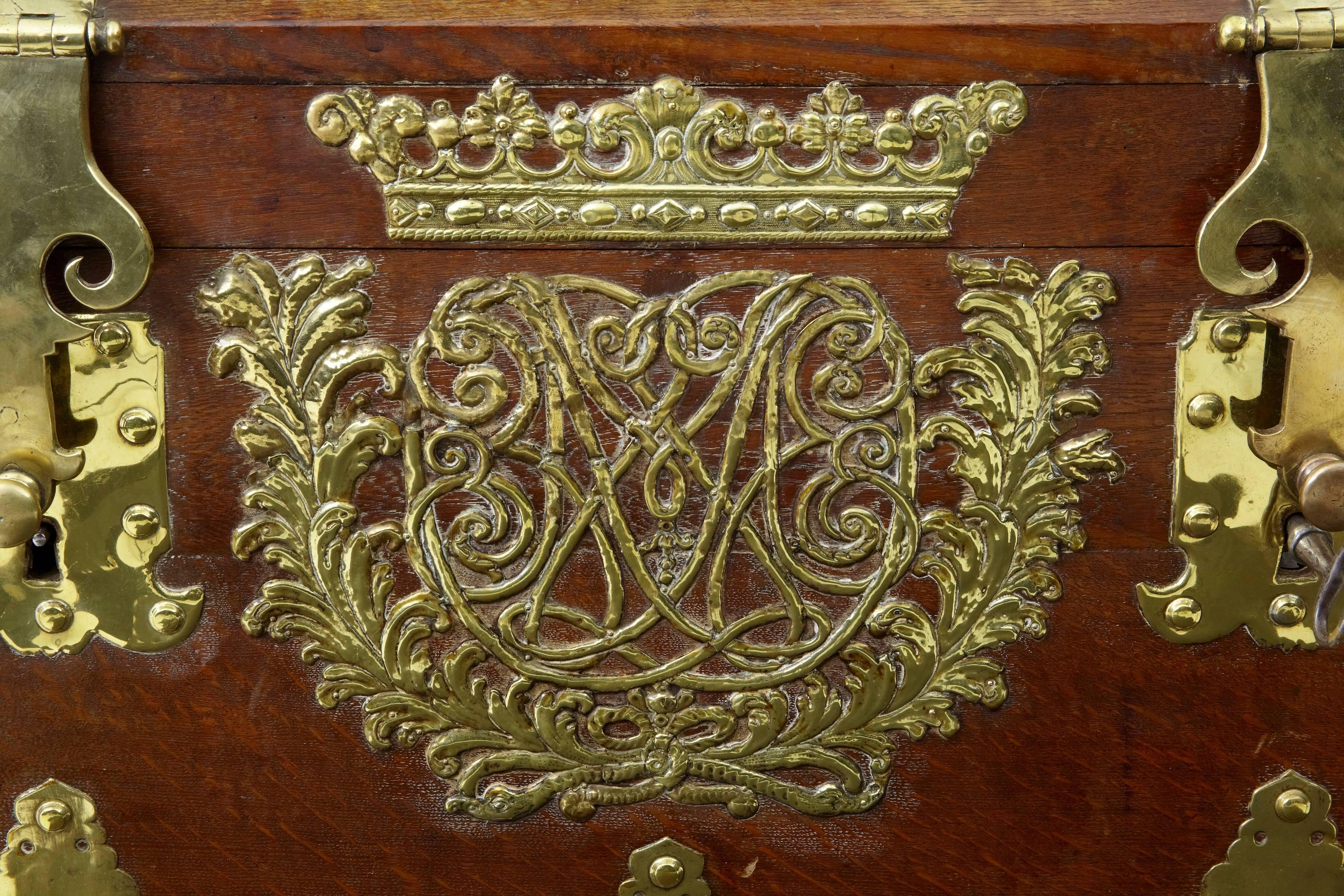 Rare 18th Century Oak and Brass Silk Road Coffer Box In Good Condition In Debenham, Suffolk