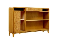 Libreria bassa aperta in stile mid-century scandinavo, in olmo e legno nodoso, di Bodafors
