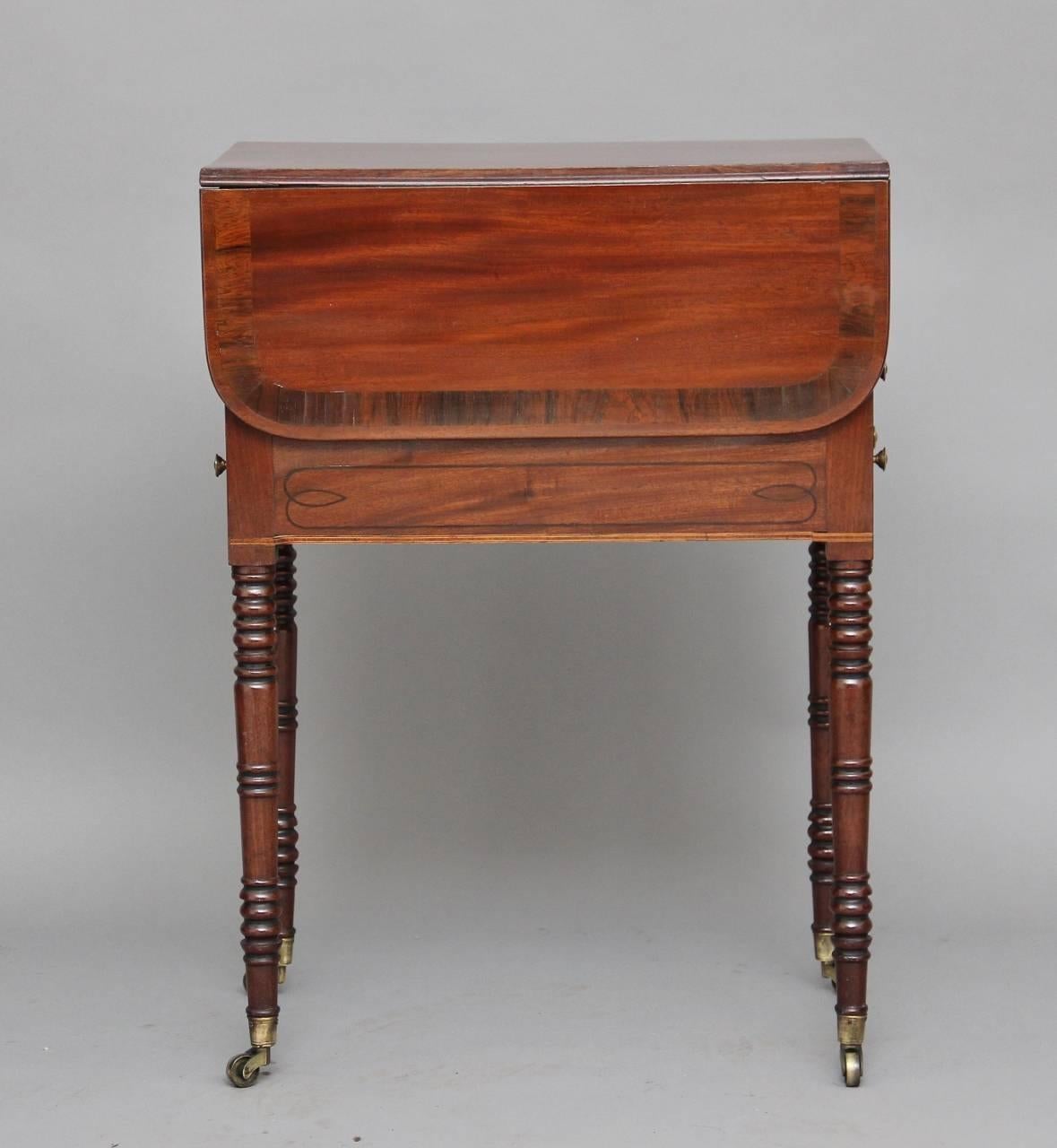 Woodwork 19th Century William IV Mahogany Drop-Leaf Side Table