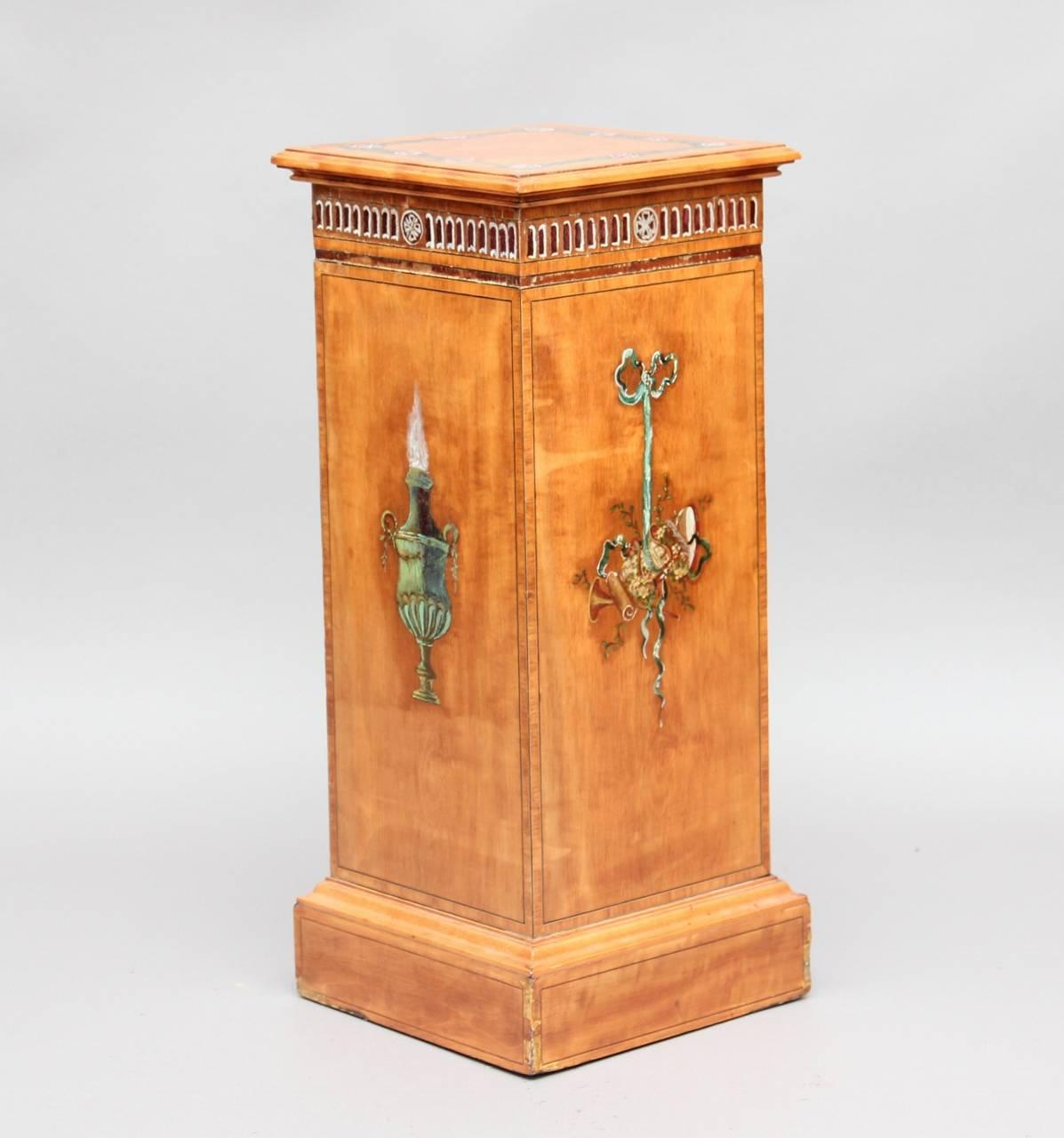 A nice decorative early 20th century satinwood painted pedestal in the style of Sheraton, circa 1910.

Areas of restored paint and losses to veneer.
Height: 24