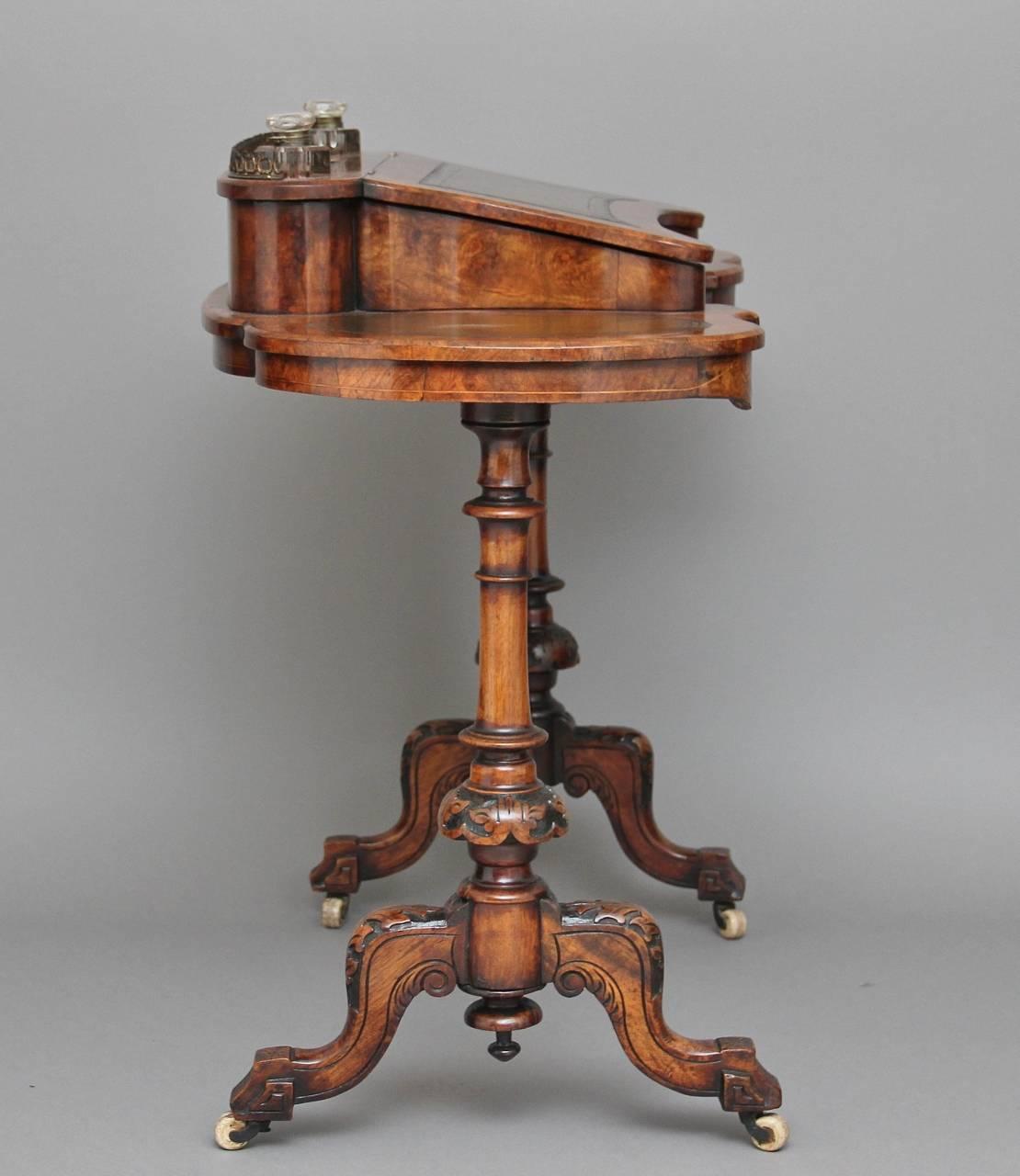 European 19th Century Victorian Walnut Kidney Shaped Writing Table