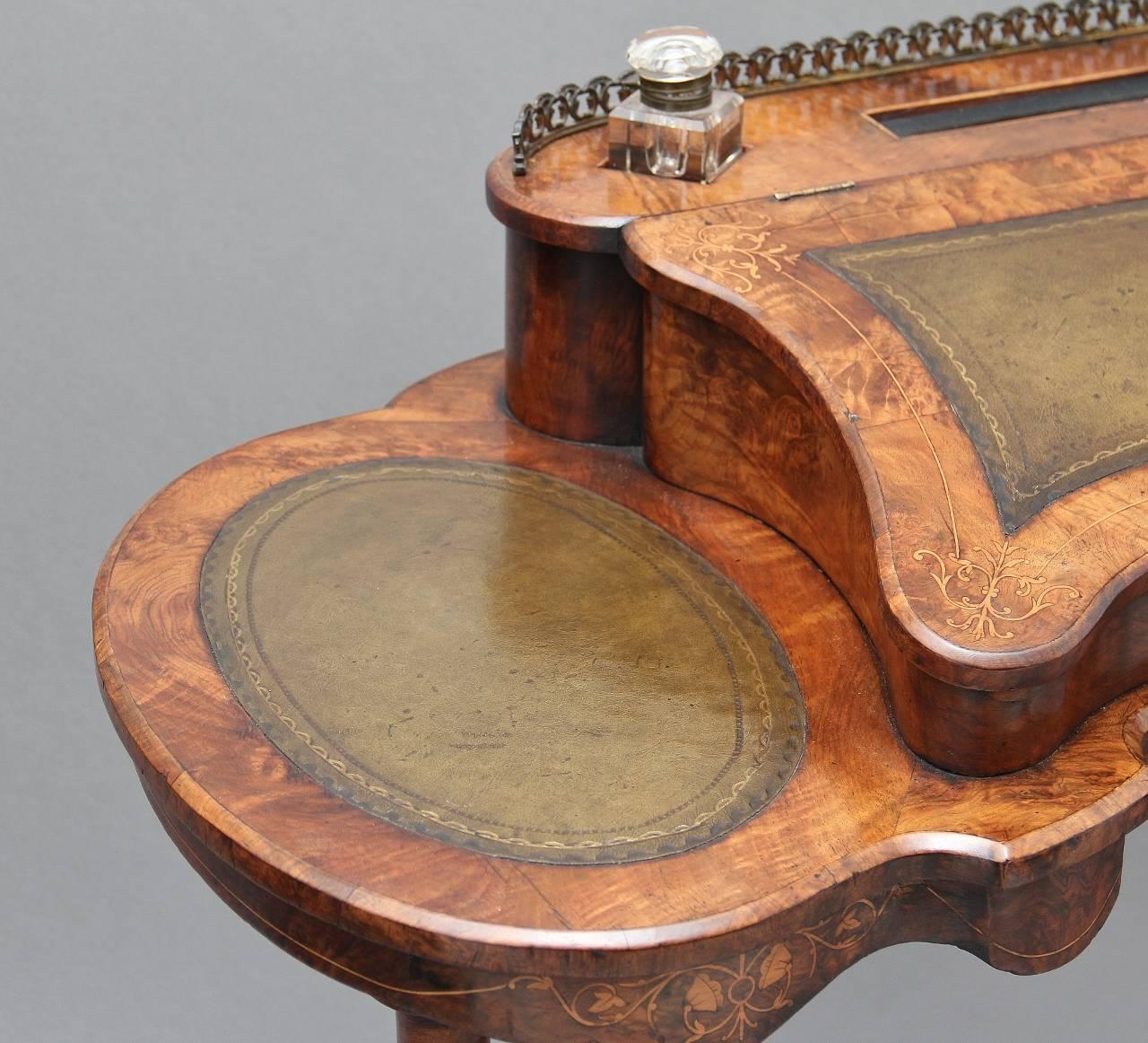 19th Century Victorian Walnut Kidney Shaped Writing Table 2