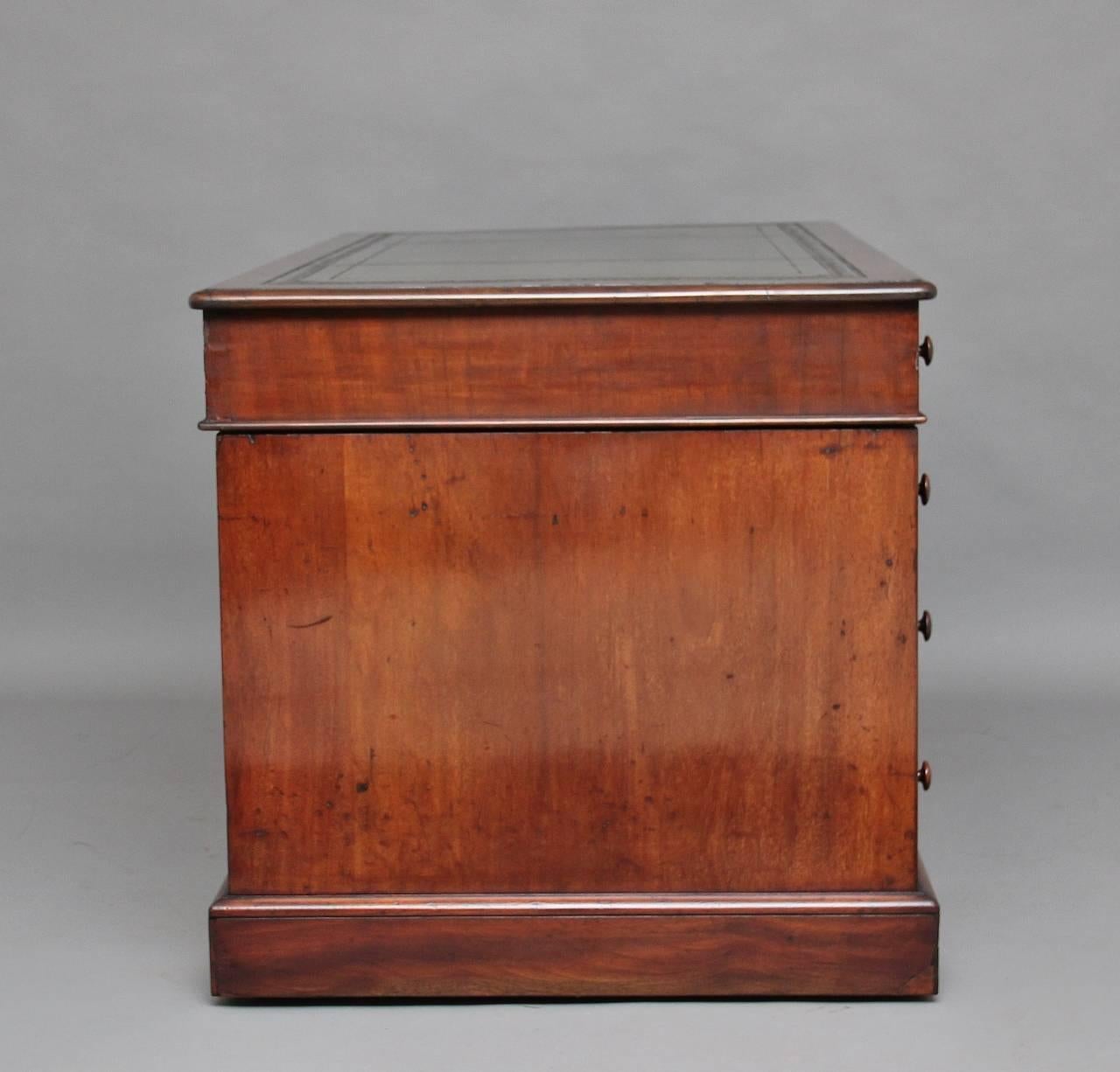 Woodwork 19th Century Victorian Mahogany Pedestal Desk