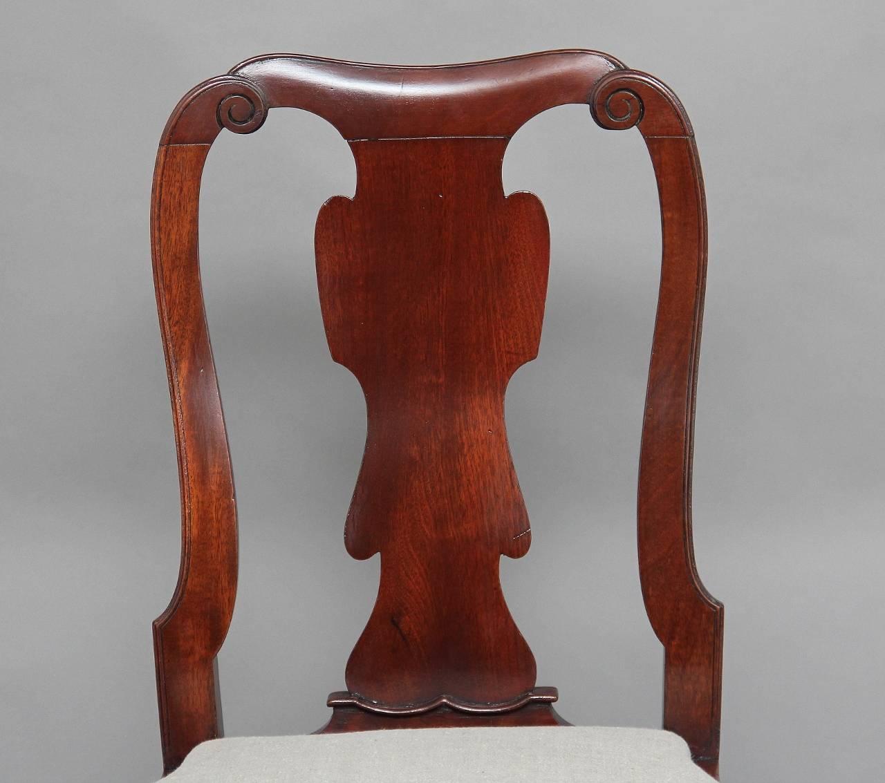 European Set of Four 1920s Mahogany Queen Anne Design Bar Stools